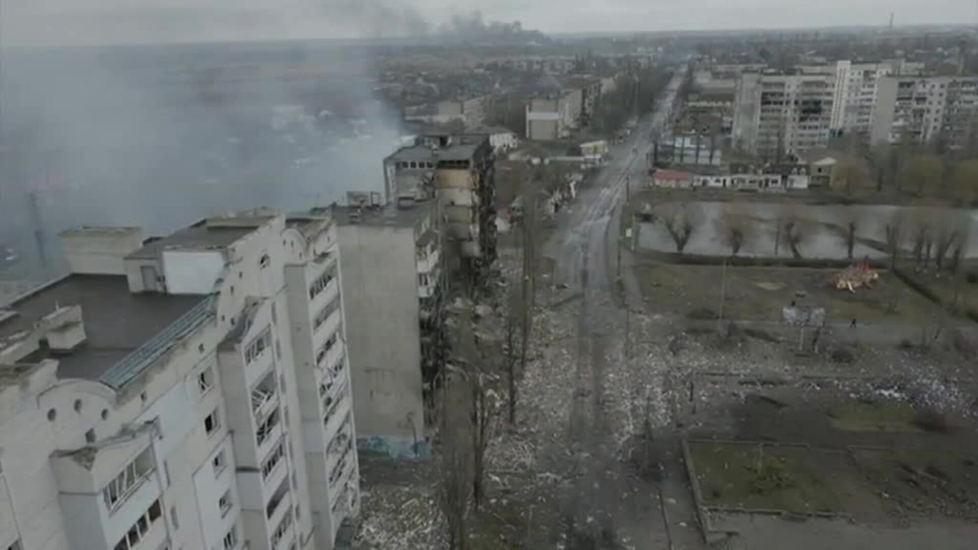 Noveno día de invasión: Rusia ataca la central nuclear de Zaporiyia