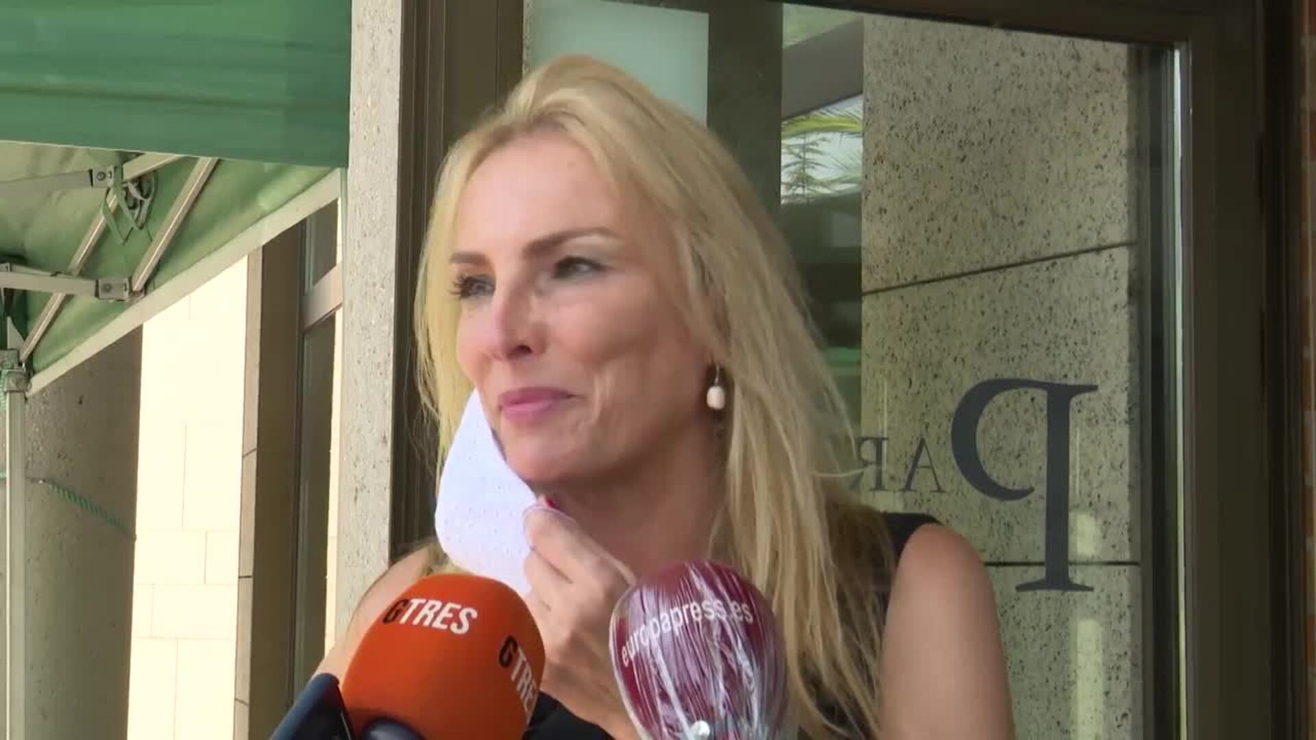 Familiares y amigos dan un último adiós a Manolo Segura