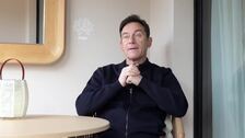 Jason Isaacs, actor de 'The White Lotus', alaba las historias que involucran al verlas