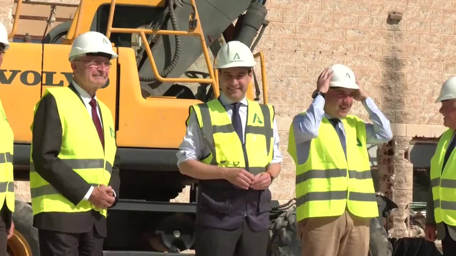 Moreno visita obras previas a la construcción del tercer hospital de Málaga