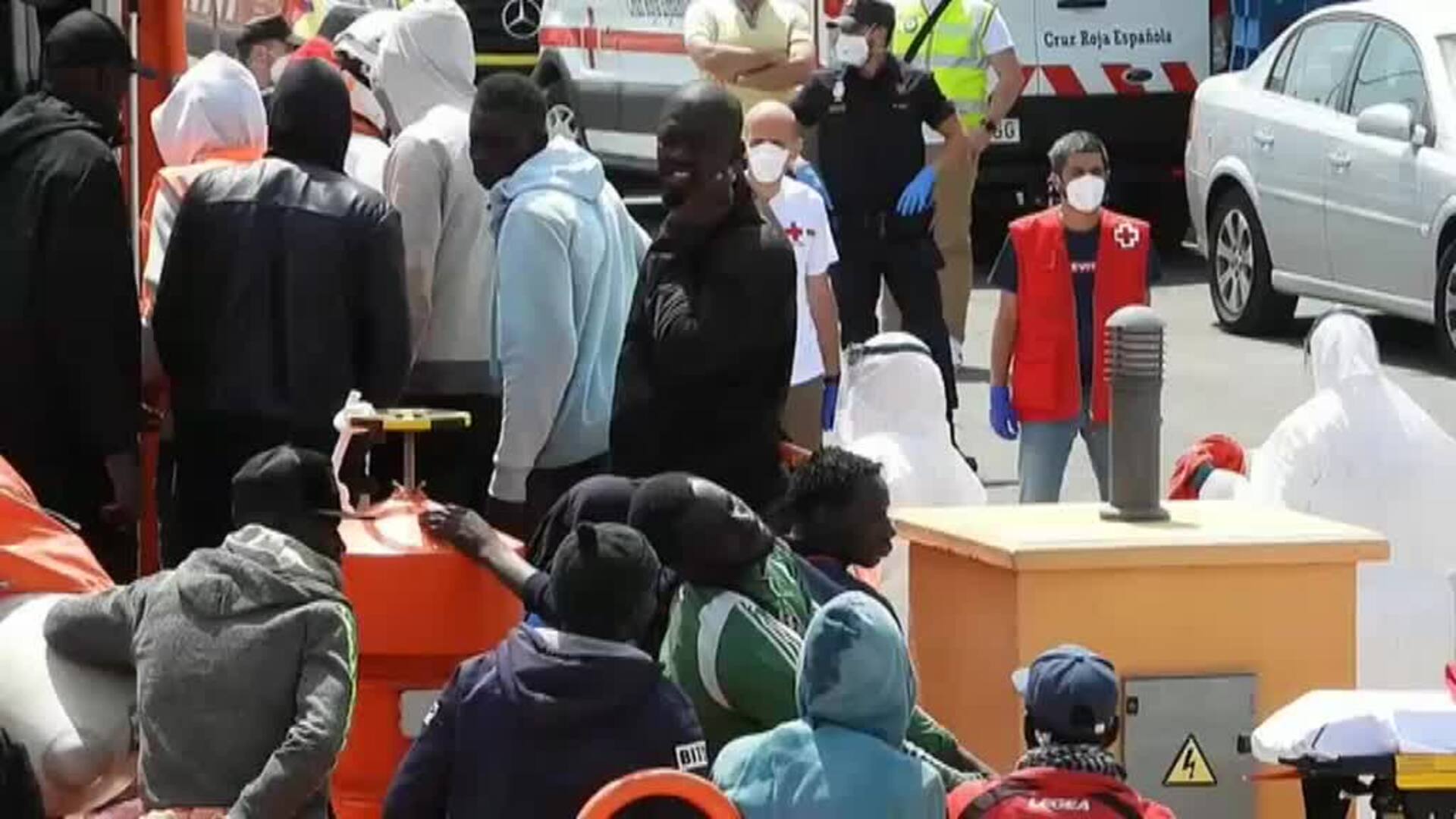 Rescatada en Canarias una patera con 58 personas a bordo