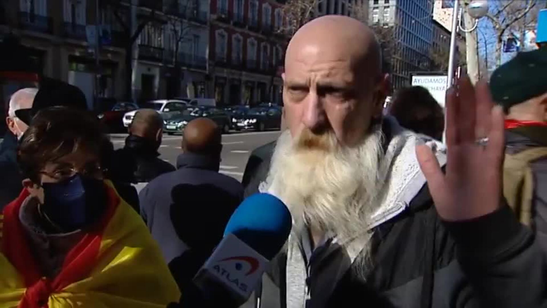 Gritos de &quot;traidor&quot; y &quot;cobarde&quot; contra Casado frente a la sede del PP en Génova