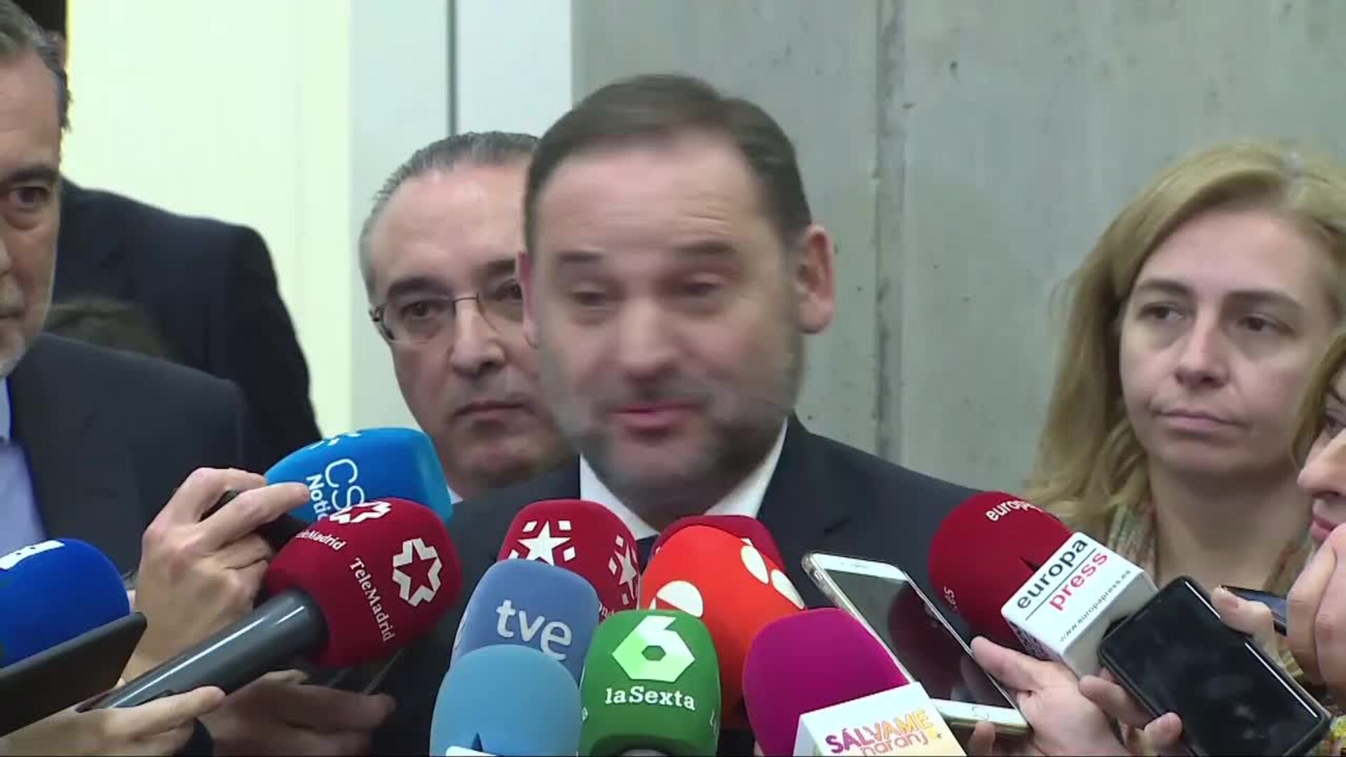 Ábalos felicita la &quot;pericia&quot; del piloto del vuelo de Air Canadá