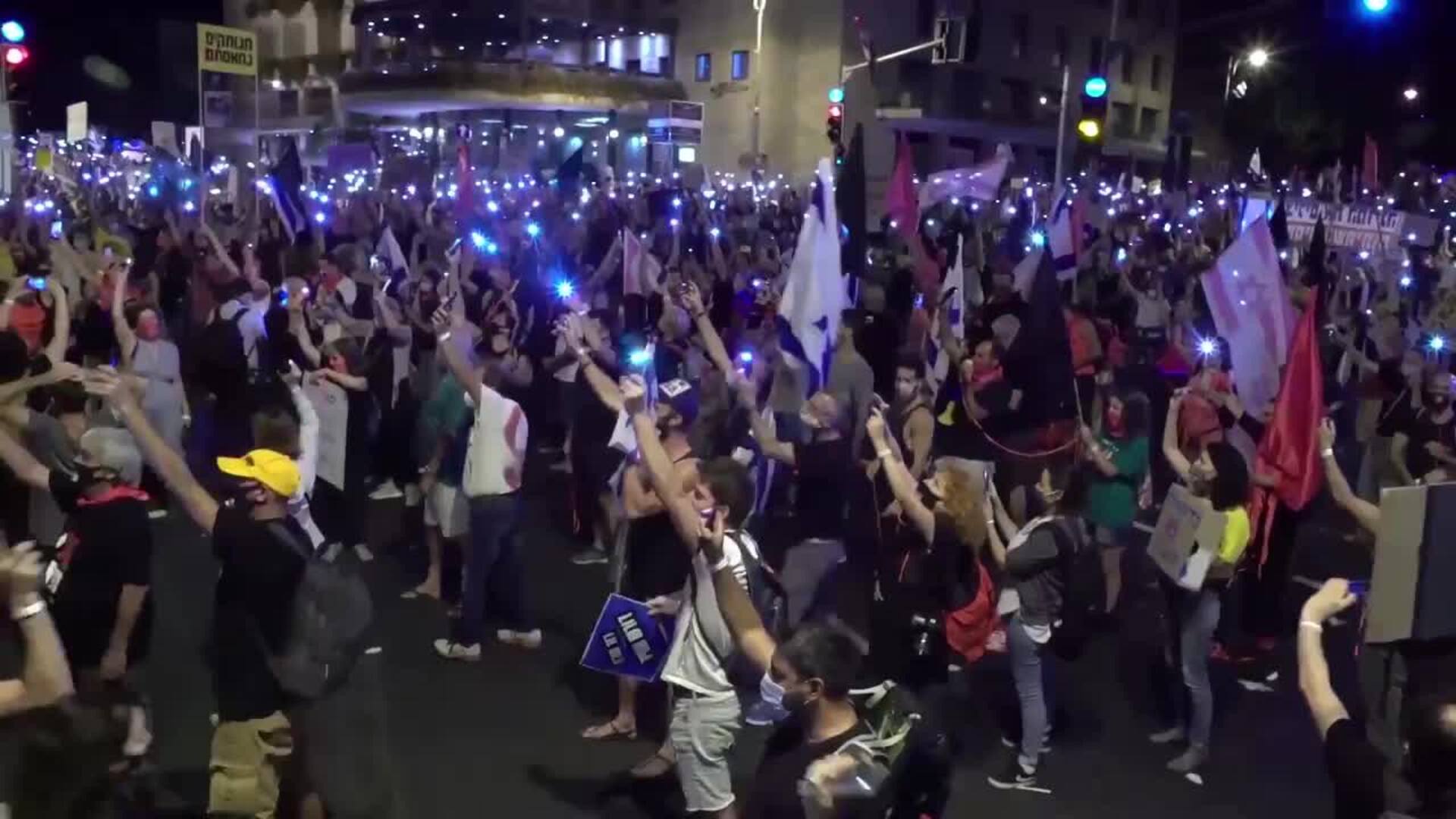 Decenas de miles de personas protestan contra Netanyahu en Israel