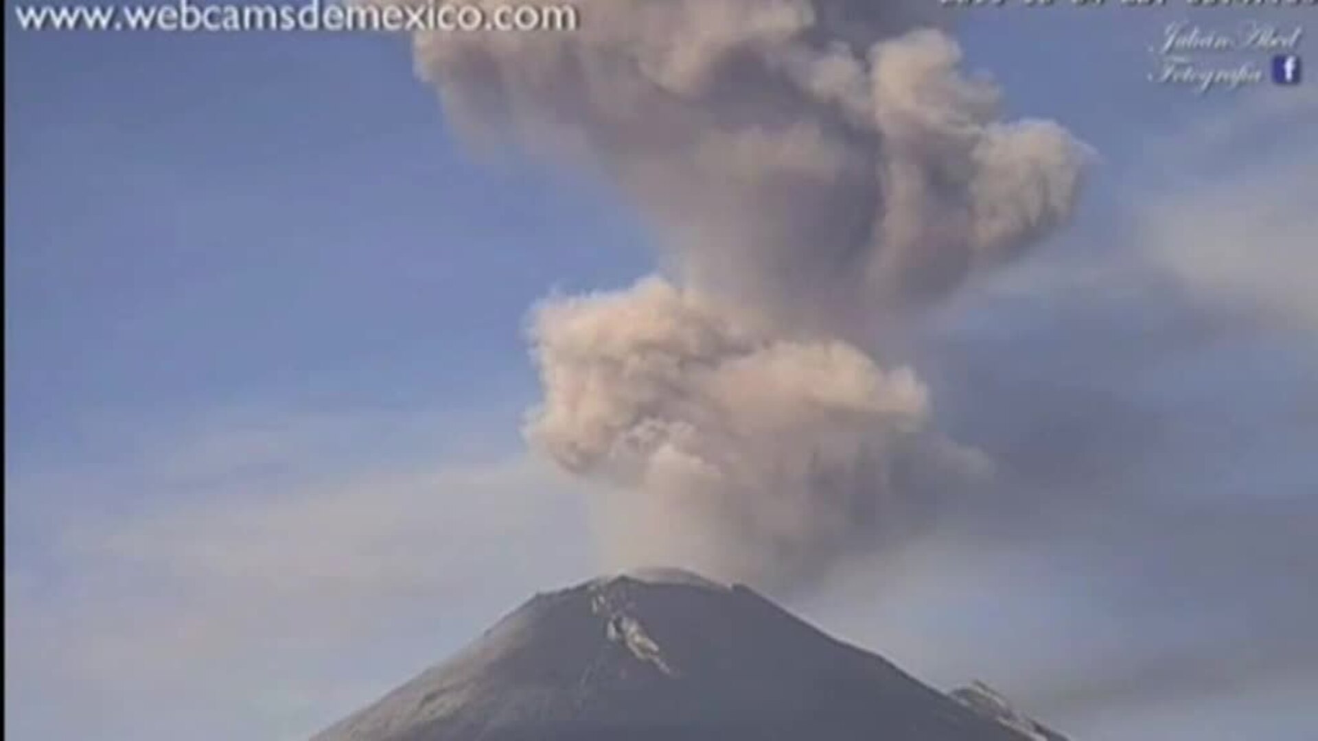 Espectacular erupción del volcán Popocatepetl, en México