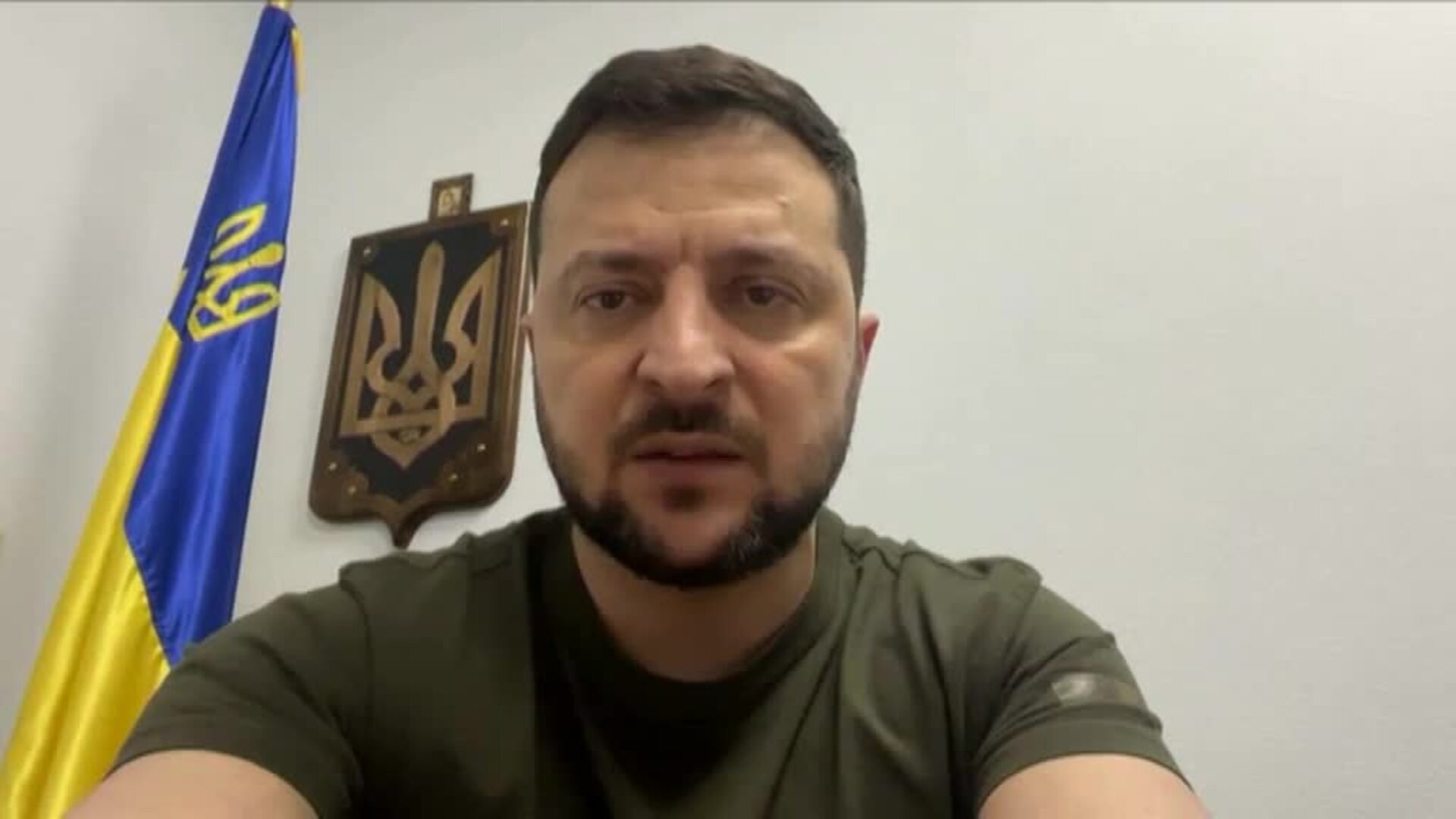 Evacúan a cientos de soldados ucranianos de la acería de Azovstal