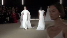 Pronovias "renace" en el MNAC presentando sus vestidos de novia como obras de arte