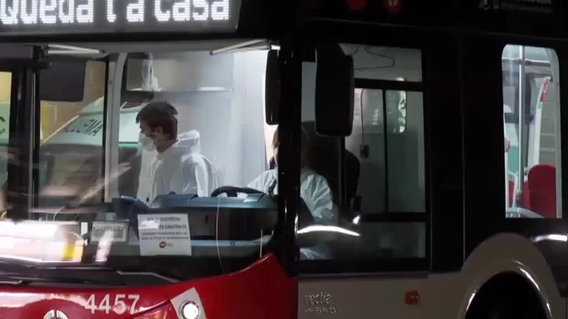 Autobuses de Barcelona trasladan a pacientes de Covid-19