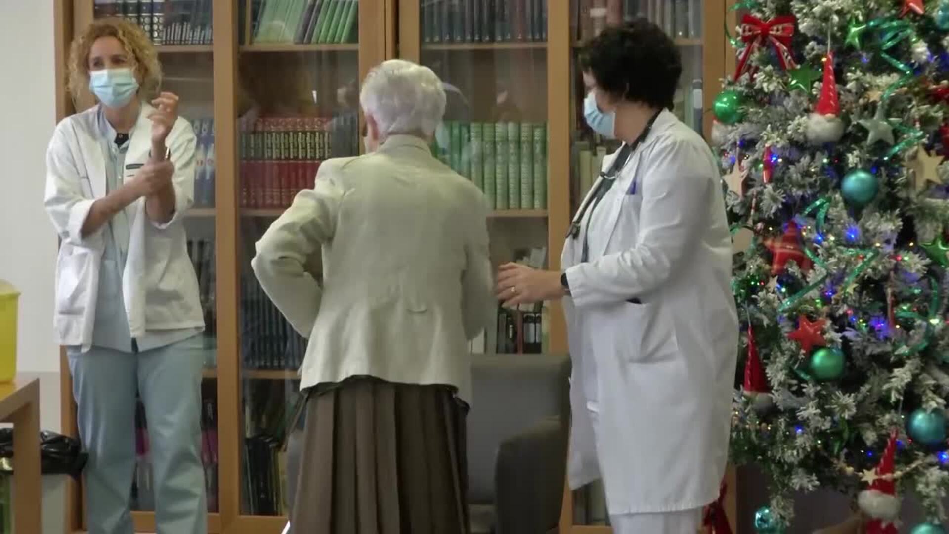 Bernardina Escudero, primera persona en recibir la vacuna en Euskadi