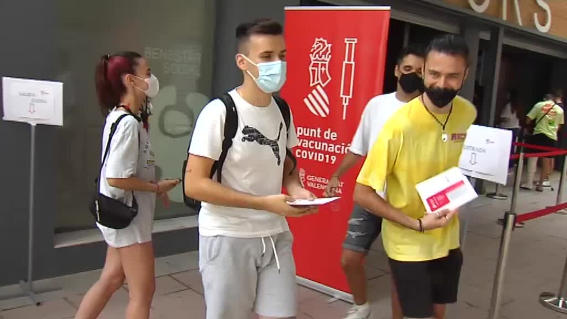 Un total de 4.000 jóvenes de 20 a 29 años reciben la primera dosis de Pfizer en Santiago