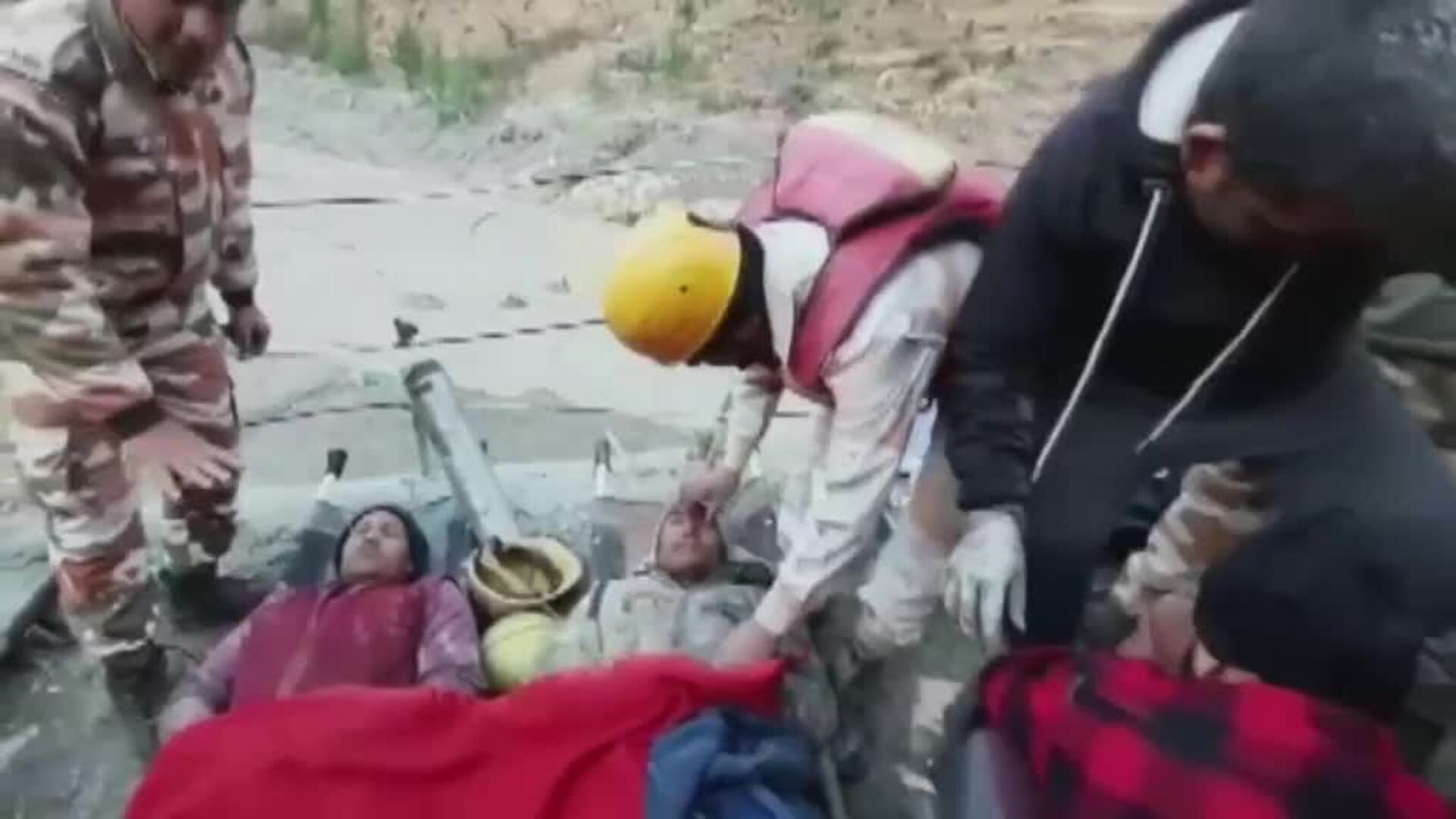 Al menos 12 muertos y 150 desaparecidos tras una avalancha en la India