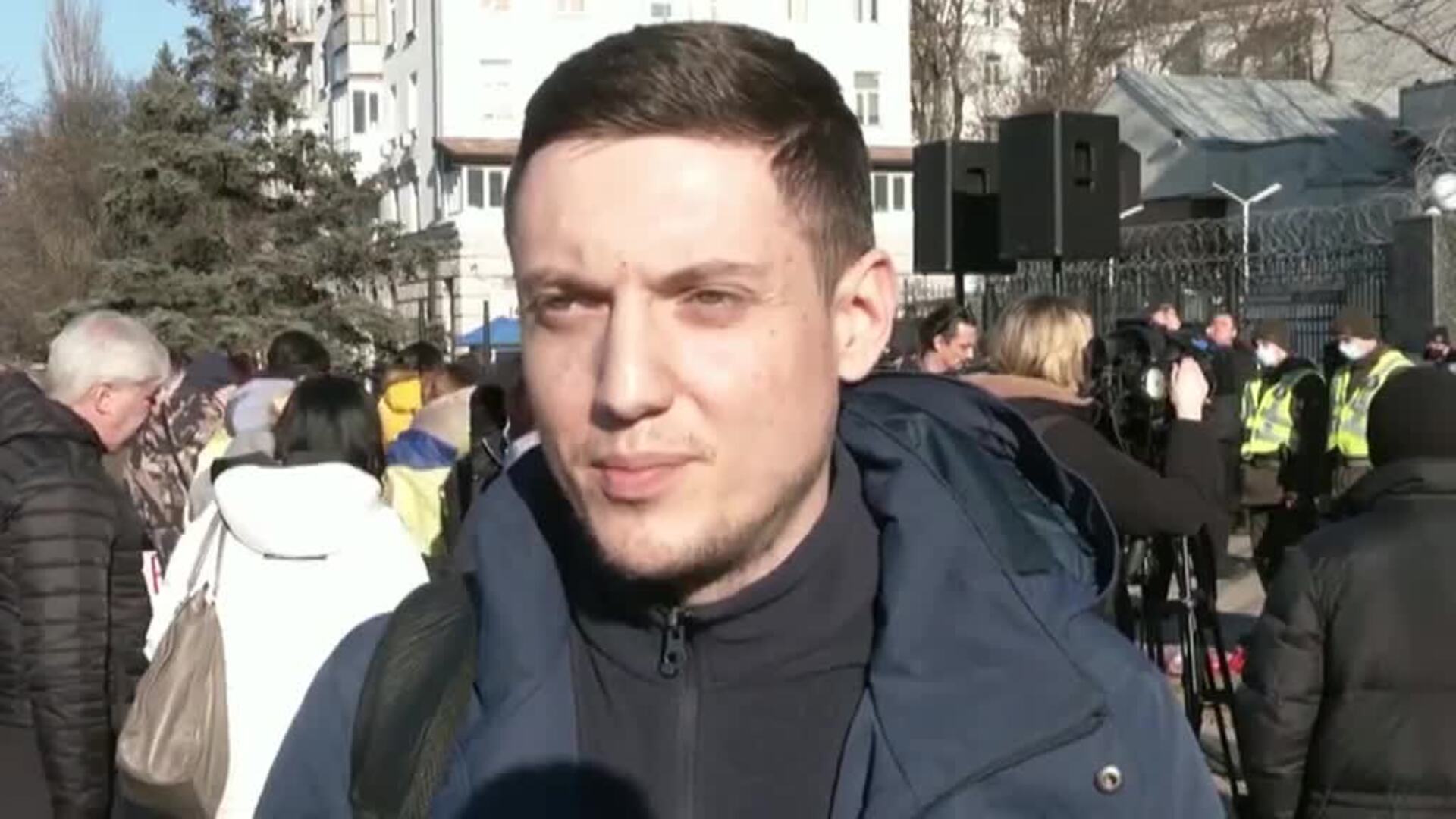 Protesta de ucranianos frente a la Embajada rusa  en Kiev