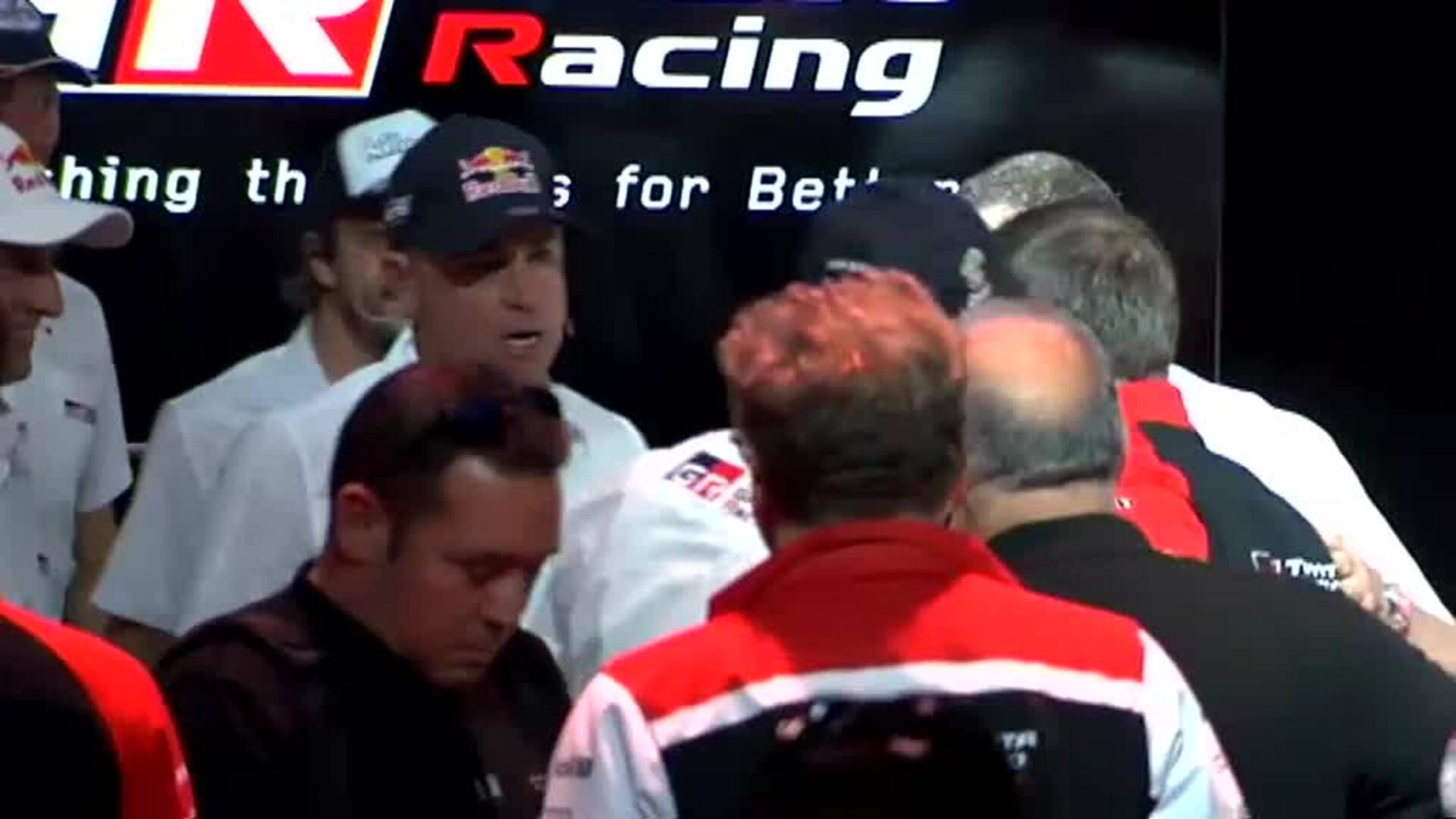 Fernando Alonso presenta su coche para el Dakar 2020