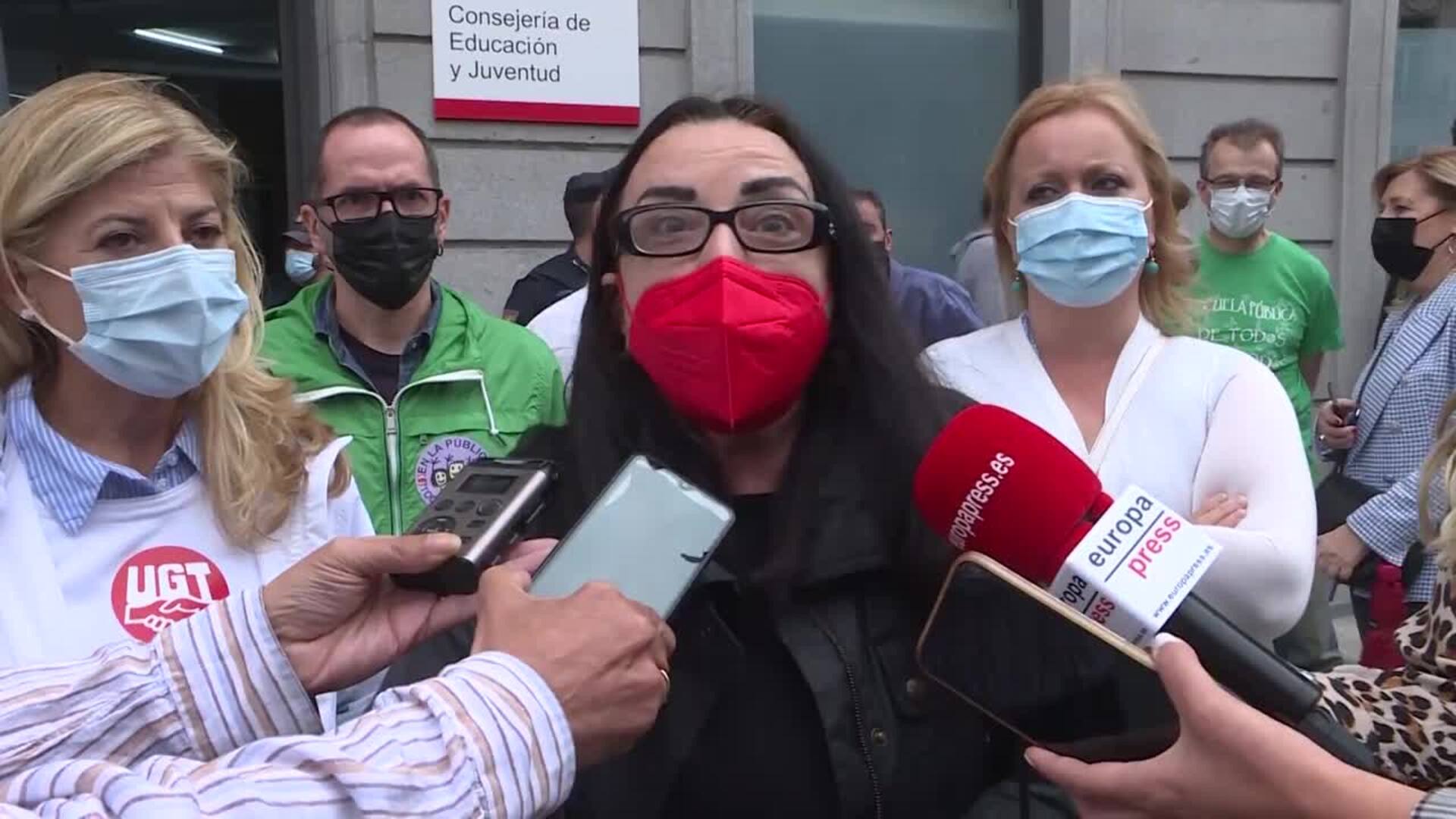 Sindicatos piden a Ayuso que mantenga ratios