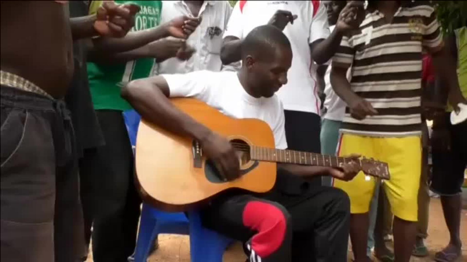 Un preso se convierte en estrella de la música desde su celda en Burkina Faso