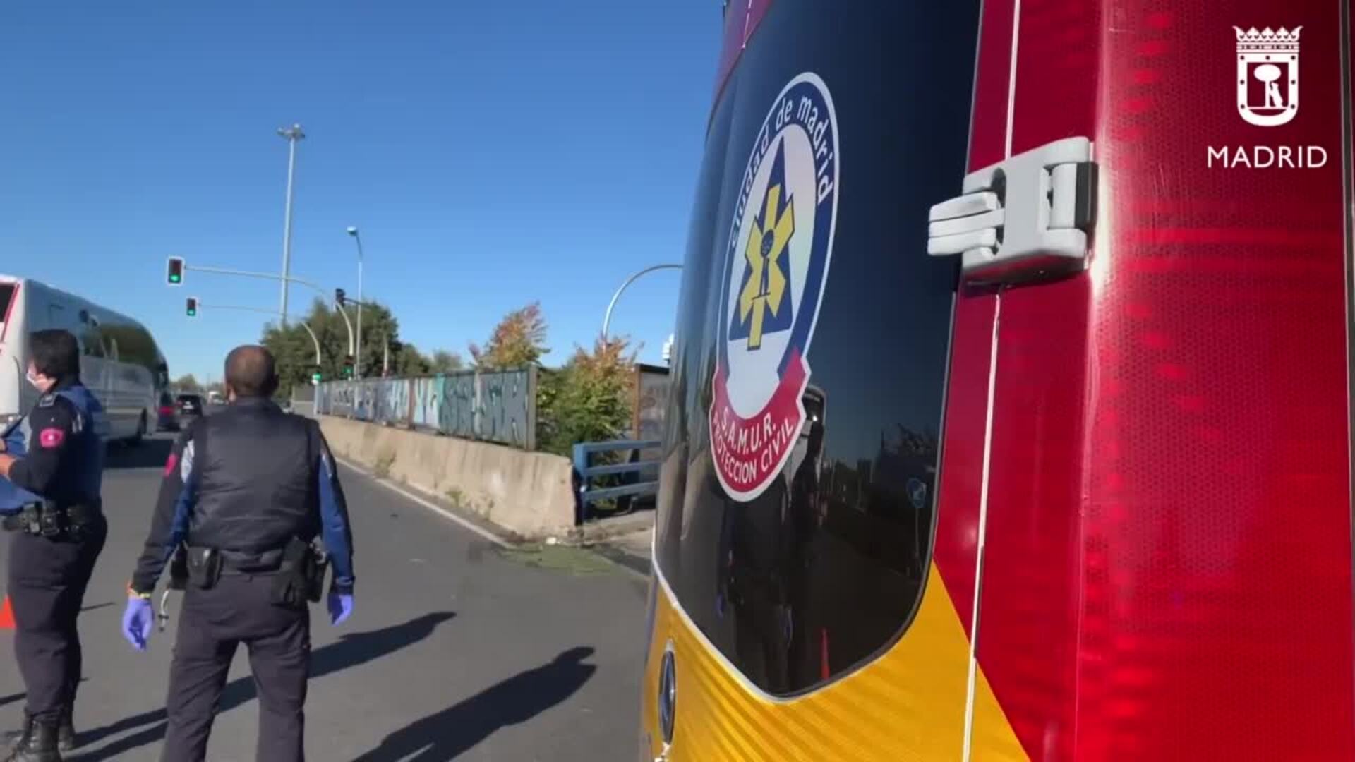 Un hombre resulta herido al chocar con su vehículo en Madrid