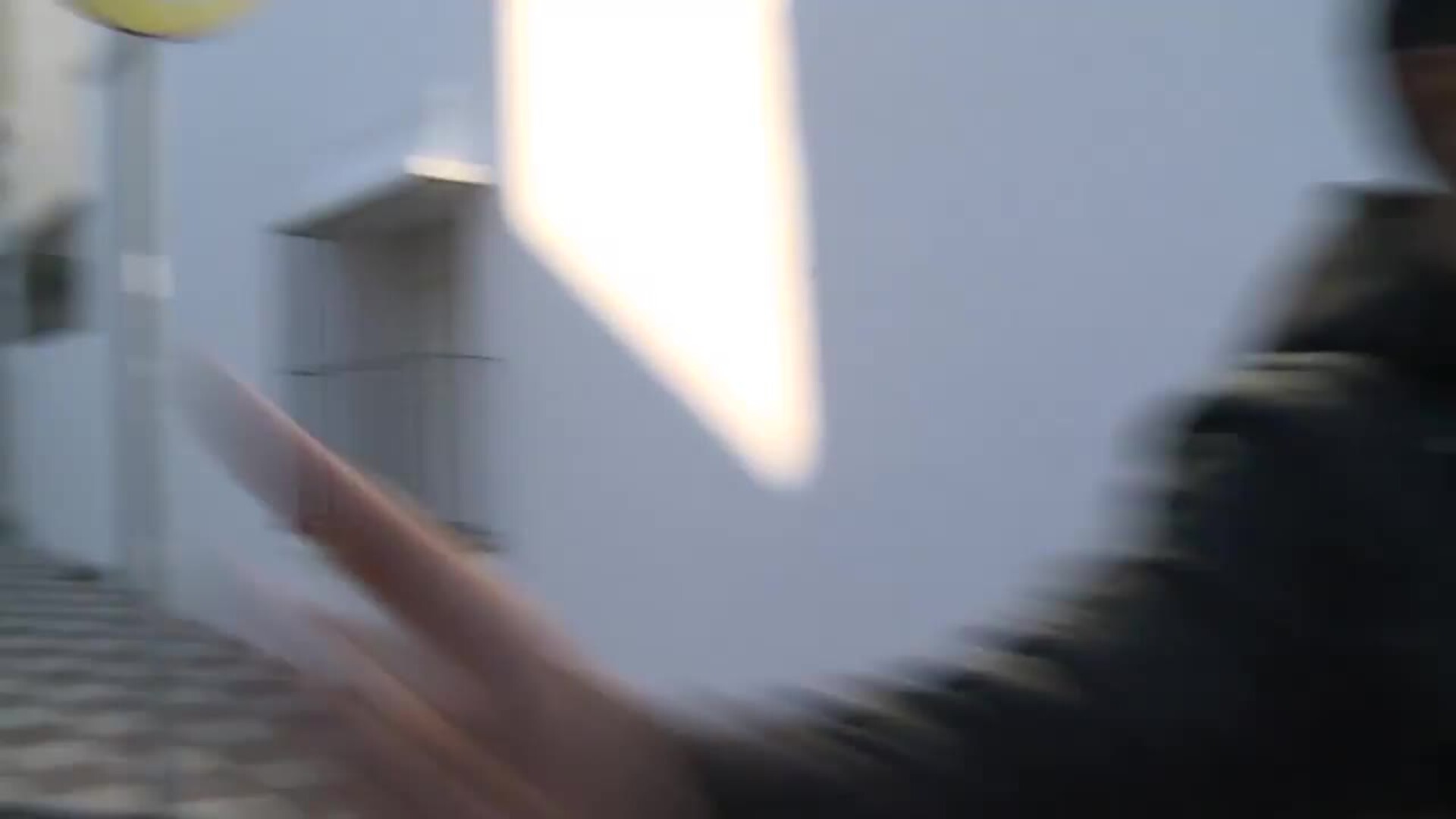 Luca Onestini se deja ver en Sevilla junto a Luis Rollán e Irene Rosales