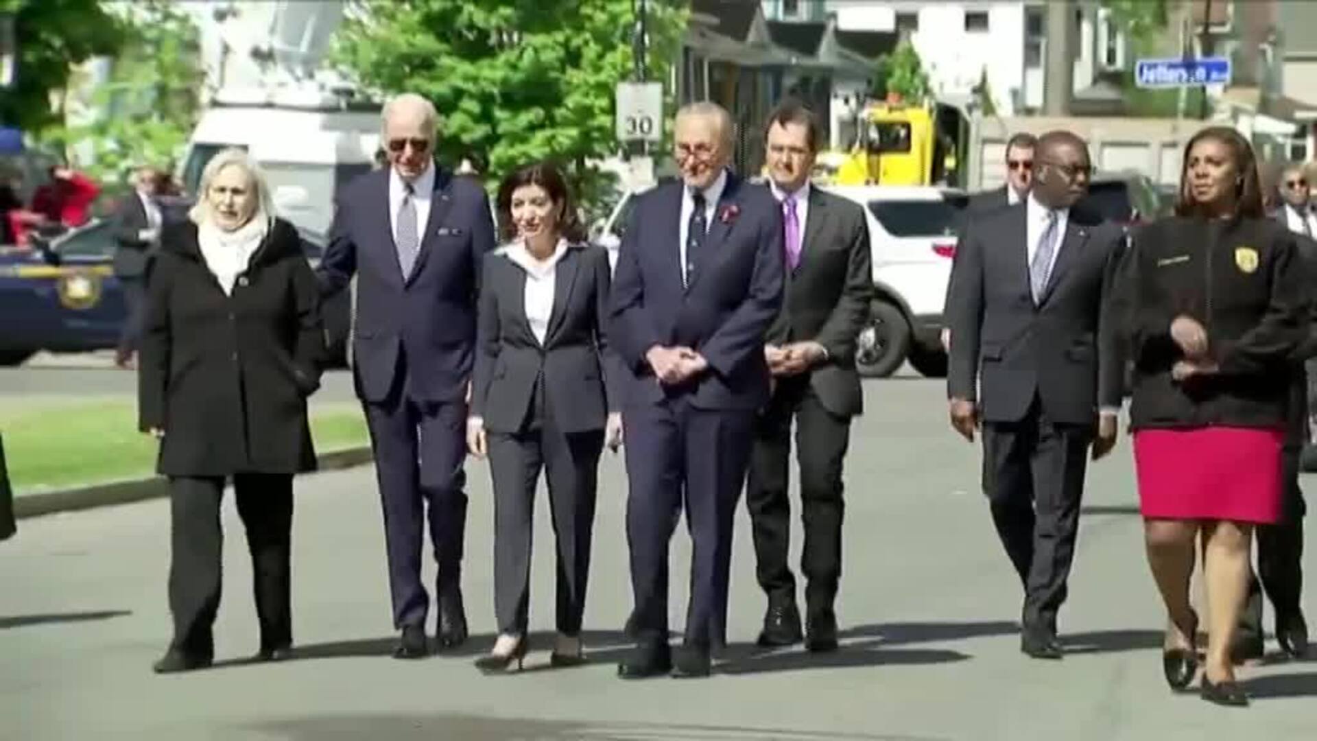 El presidente de Estados Unidos visita la ciudad de Búfalo, el último escenario de una matanza con tintes supremacistas