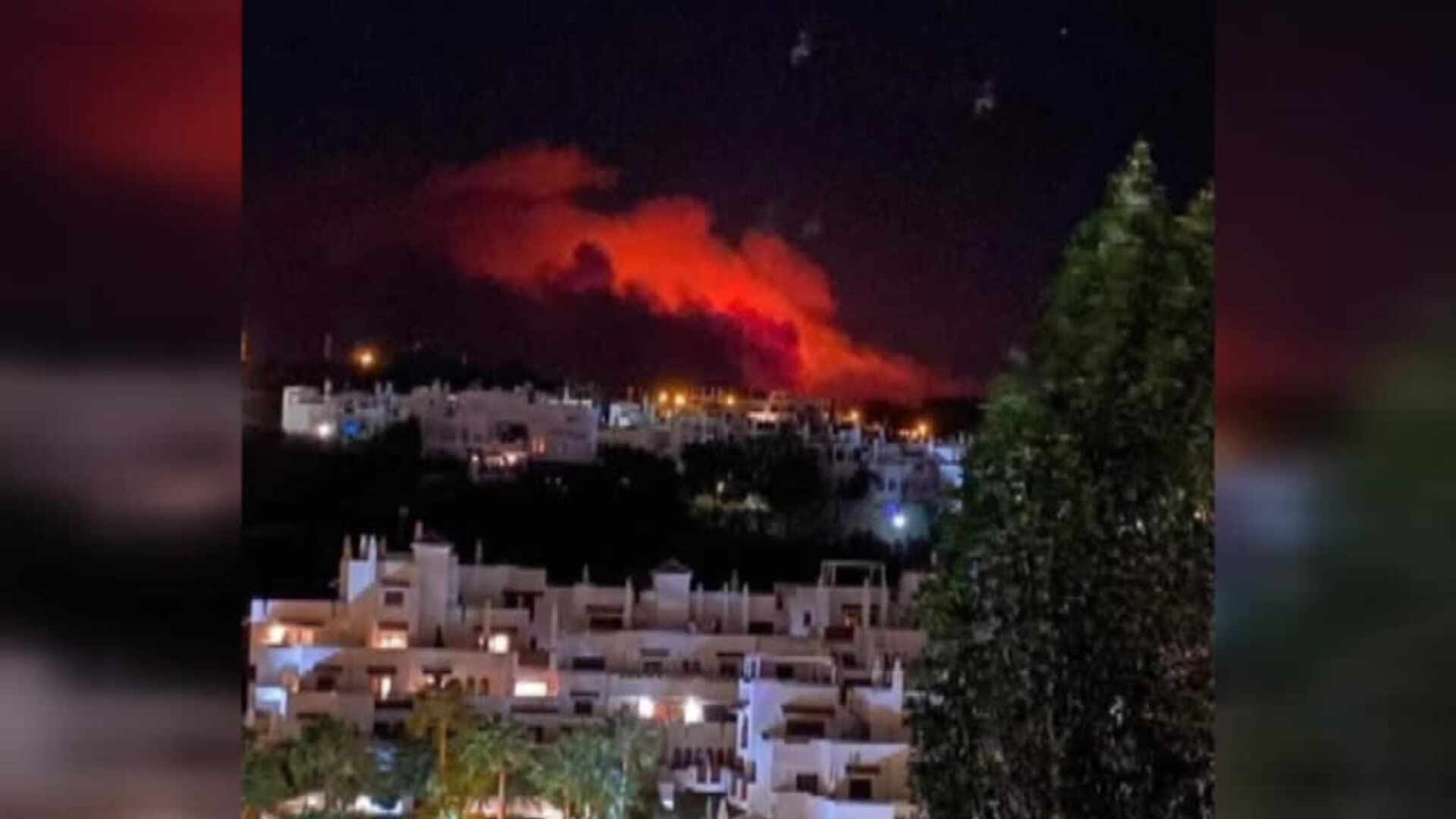 Más de 500 vecinos desalojados en Sierra Bermeja por un incendio