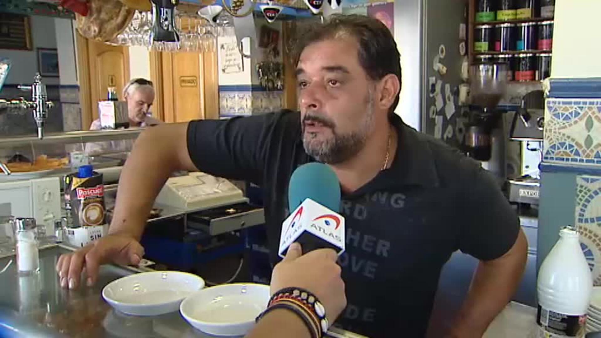 La policía busca a 4 jóvenes como presuntos autores del apuñalamiento de un ciudadano chino