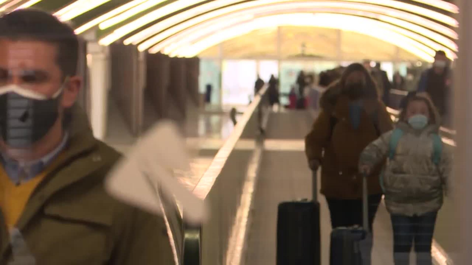 Cientos de personas llegan a Madrid para volver la rutina después de Navidad