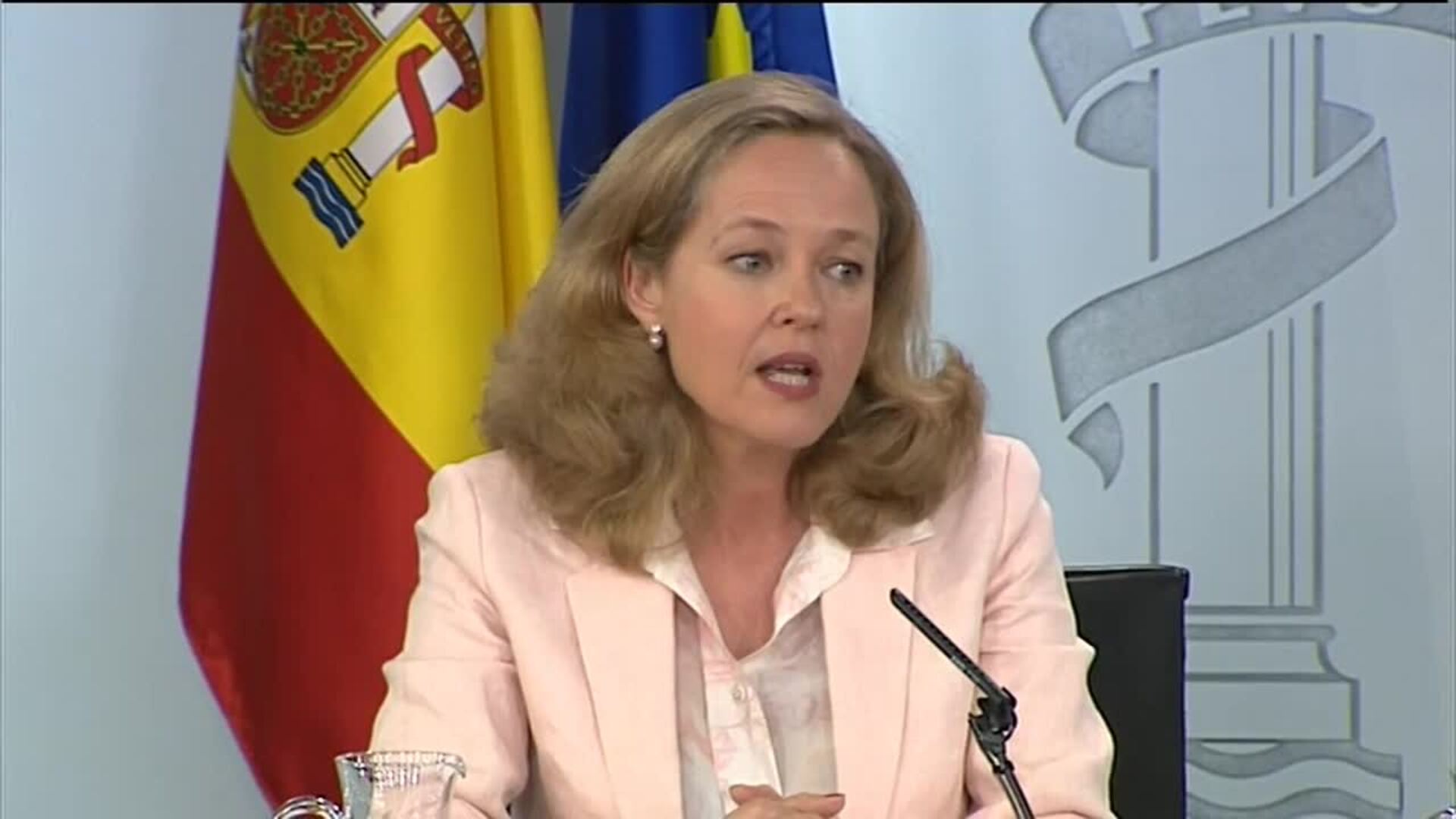 Calviño justifica los datos de paro por aumento de población activa