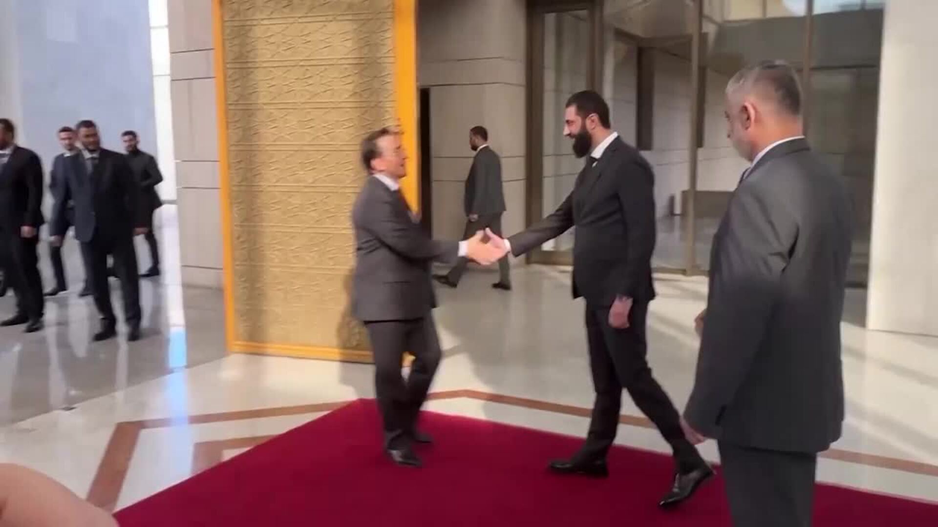 Siria marca un año desde caída de Al Assad con un acercamiento a Occidente y crisis humanitaria