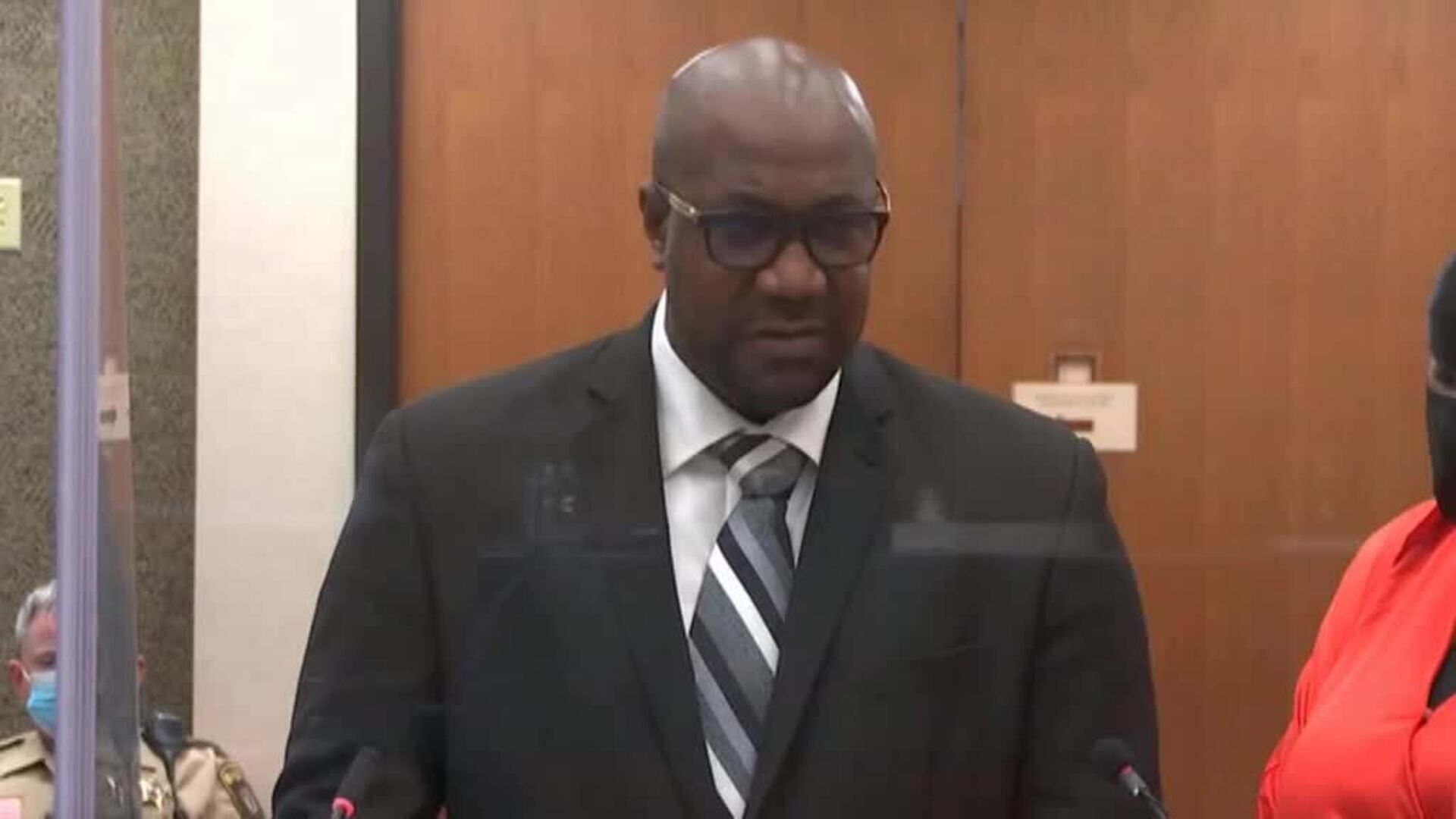 El policía que mató a George Floyd es condenado a 22 años y medio de prisión