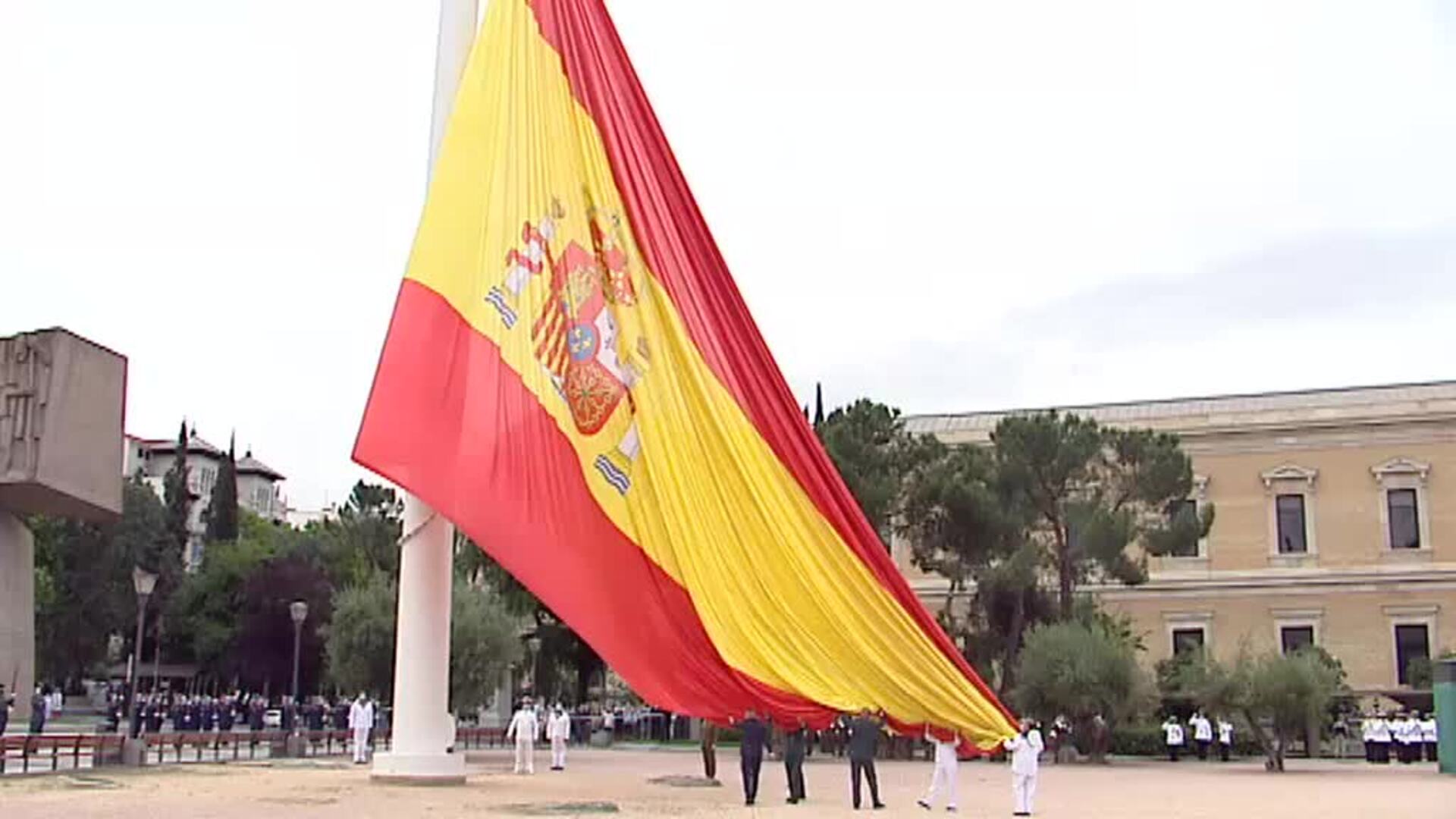 Izado solemne de la bandera para celebrar el séptimo aniversario de la proclamación de Felipe VI