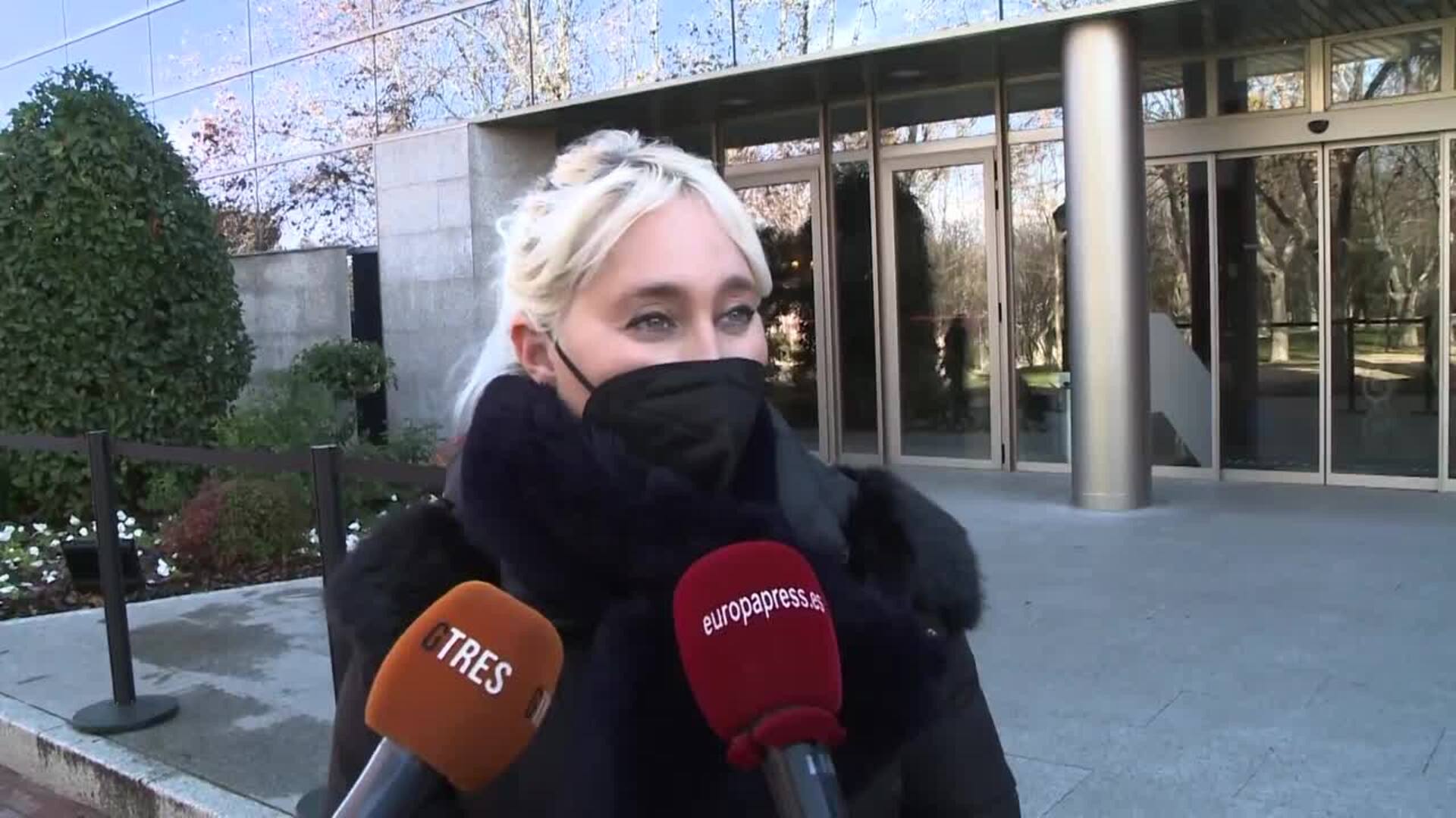 Geraldine Larrosa, rota de dolor en la capilla ardiente de su gran amor, Carlos Marín