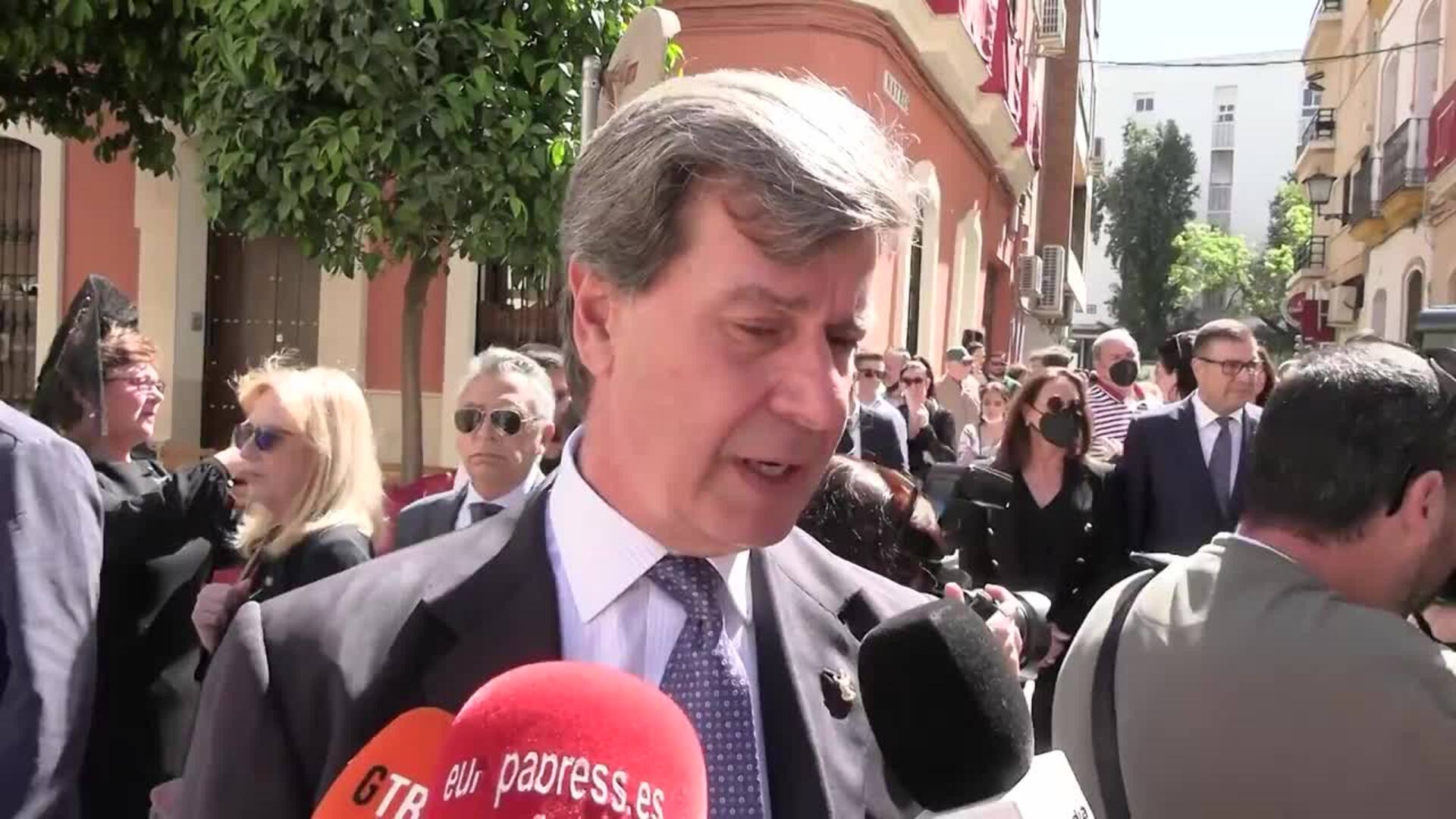 Cayetano Martínez de Irujo vive un día inolvidable junto a su familia