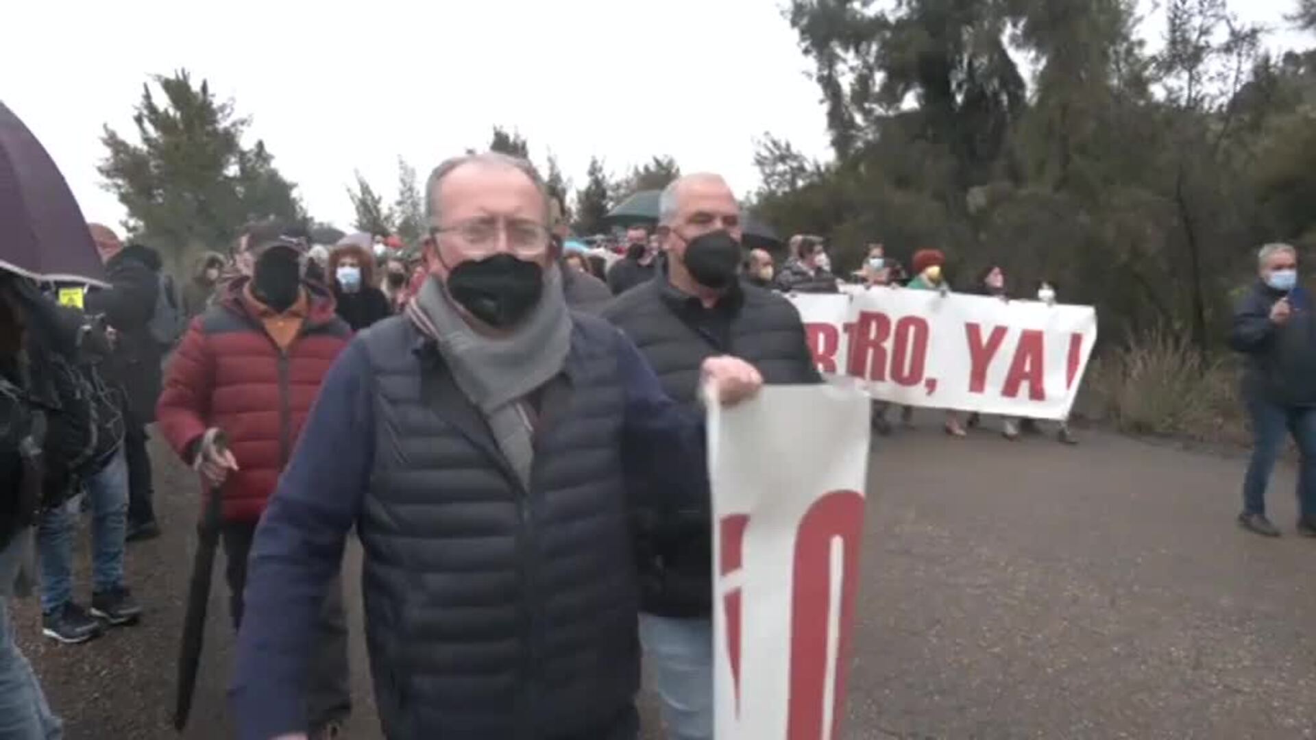 Cientos de vecinos de Nerva protestan contra el traslado de los residuos peligrosos a su vertedero