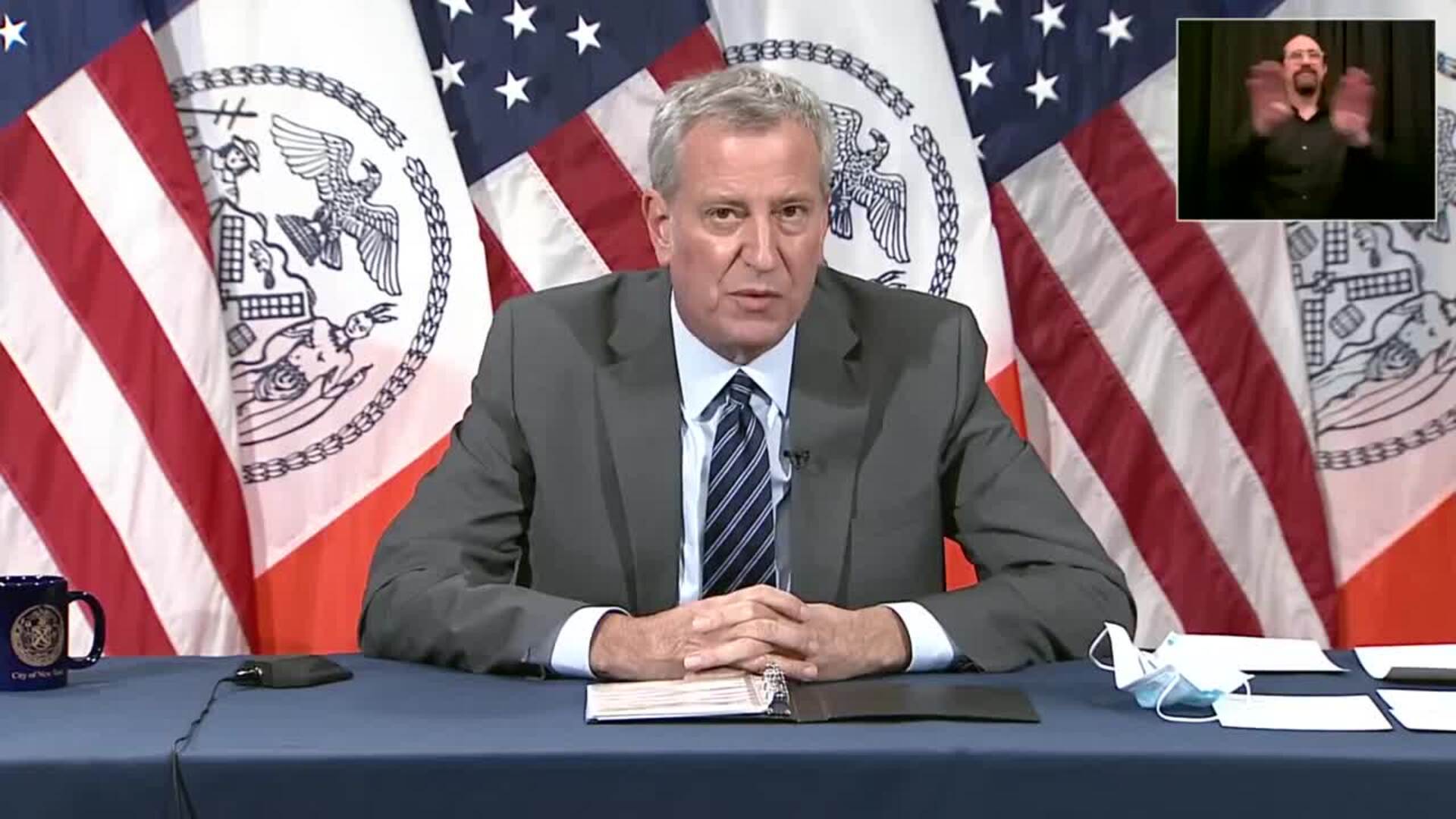 Las escuelas públicas de Nueva York cerrarán este jueves por el aumento de casos de COVID-19