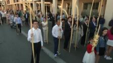 Unas 70.000 personas visten las calles de Elche con sus palmas blancas en la procesión del Domingo de Ramos