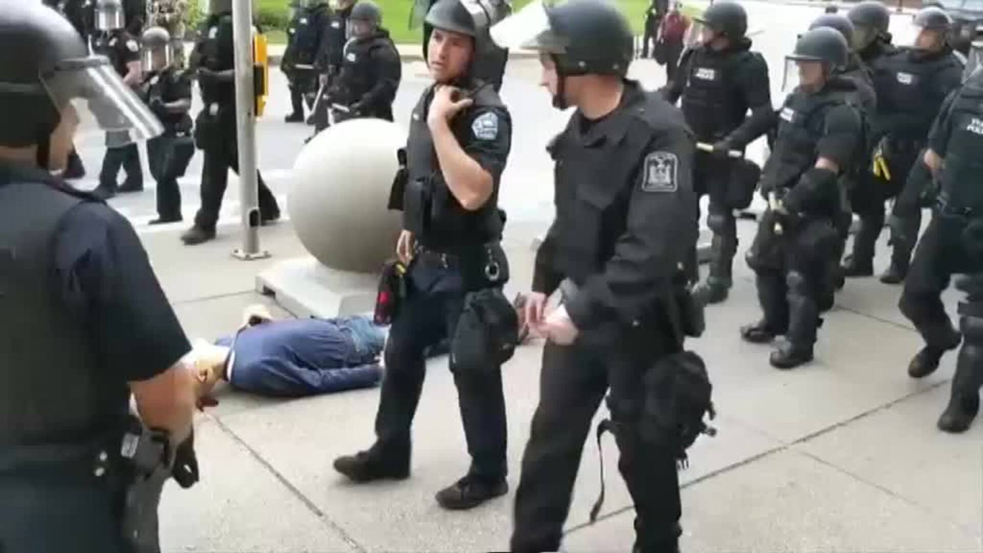 Nuevo caso de exceso policial en EEUU con un anciano