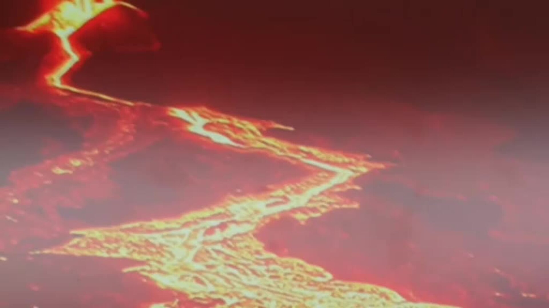 Las imágenes del volcán grabadas por los drones son una herramienta clave para el trabajo de los científicos