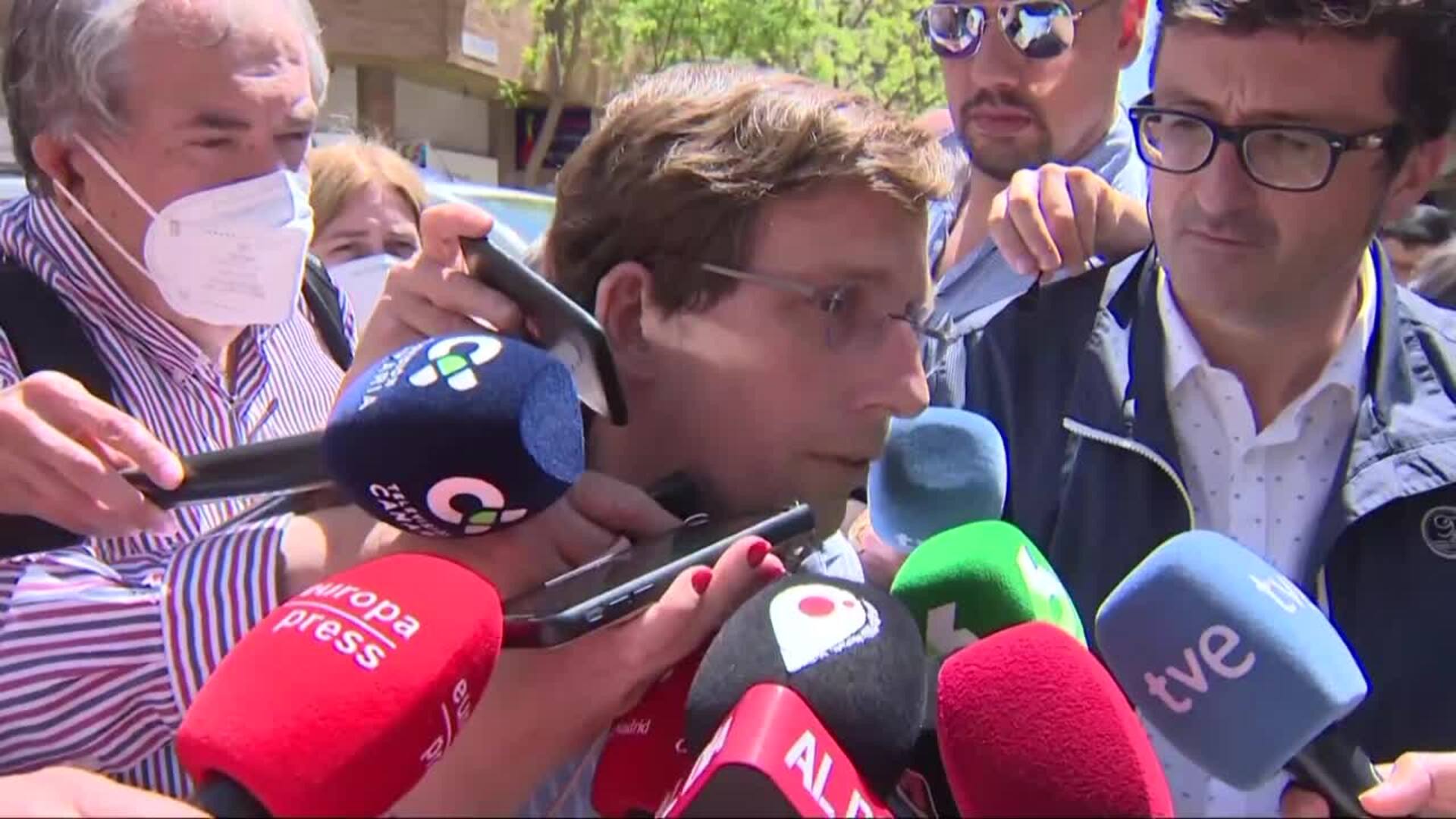 Al menos 17 heridos por la explosión en Madrid y los bomberos buscan desaparecidos