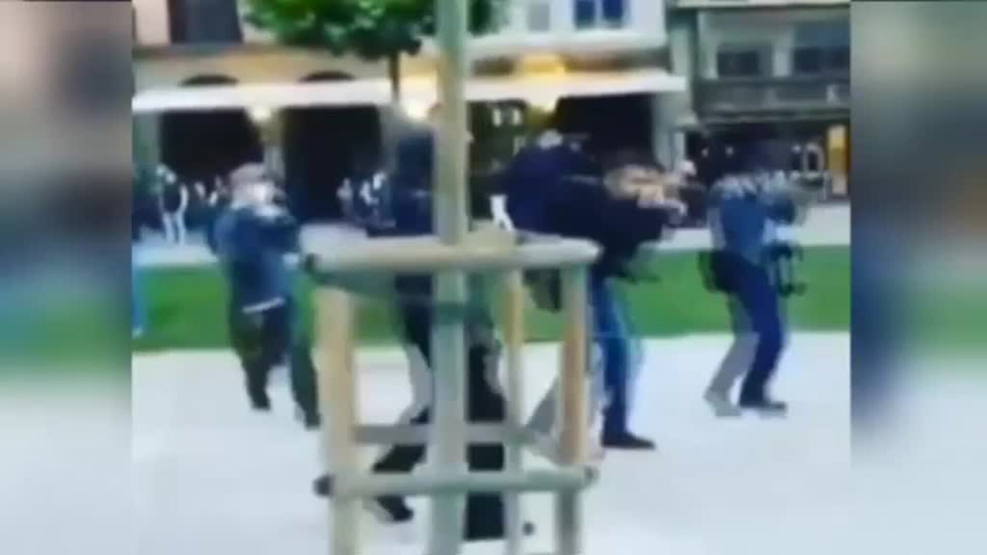 Incidentes y carga policial durante una concentración no autorizada de apoyo al preso de ETA Patxi Ruiz