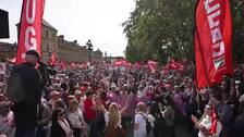 Miles de personas salen a la calle en Sevilla en defensa de la sanidad pública