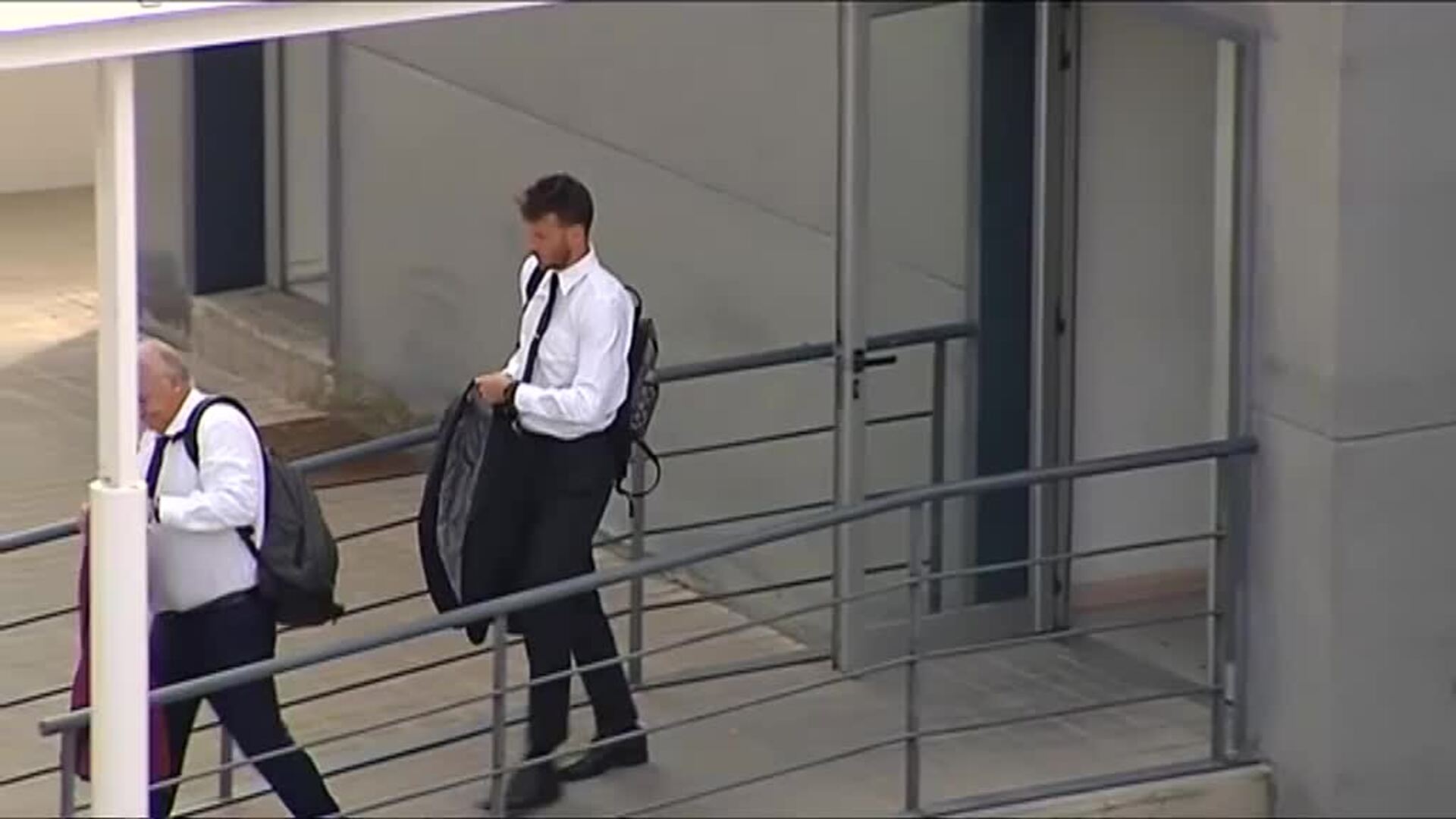 Los jugadores del Barcelona salen hacia Dortmund