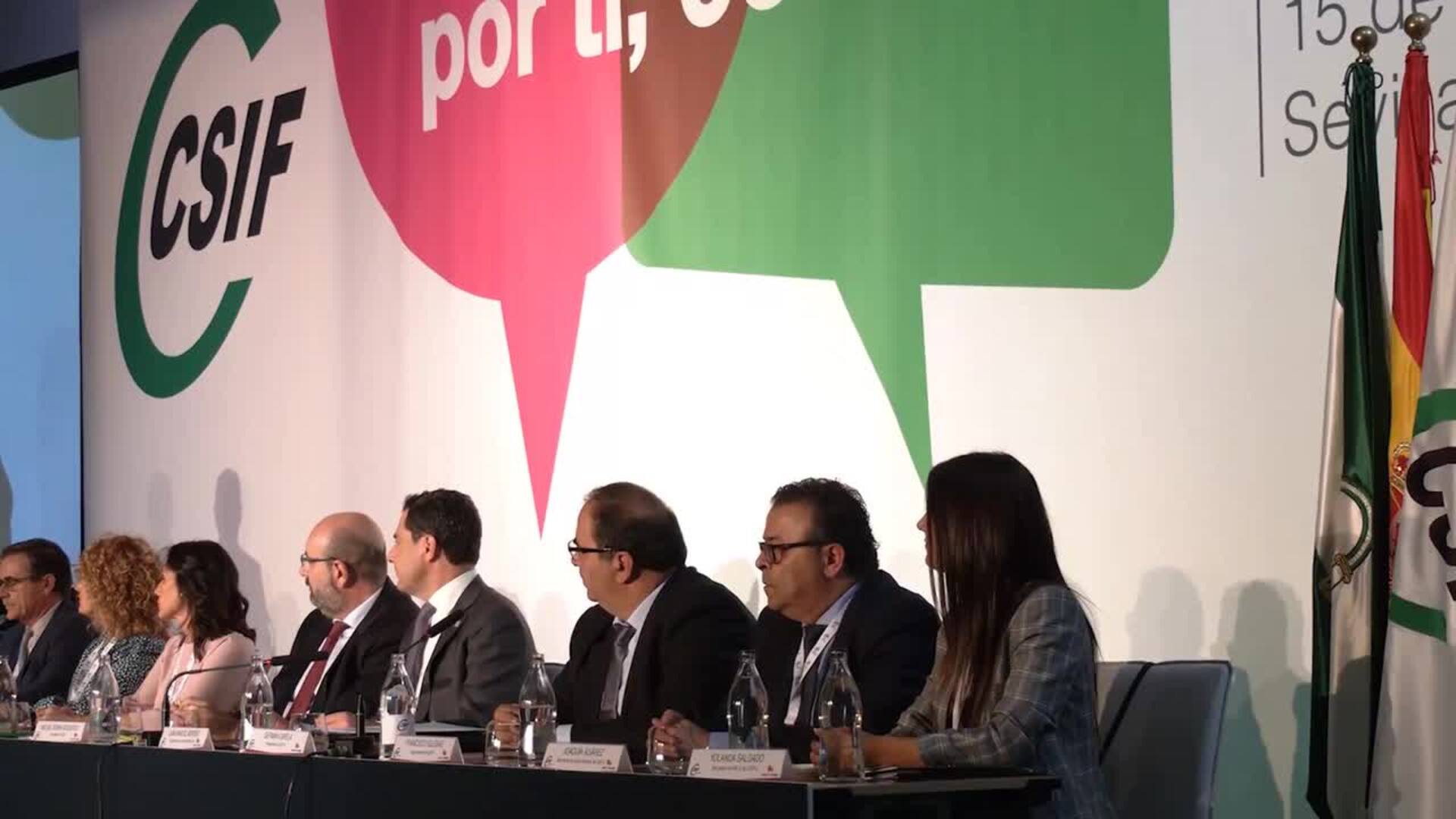 Juanma Moreno incide en la importancia del diálogo social