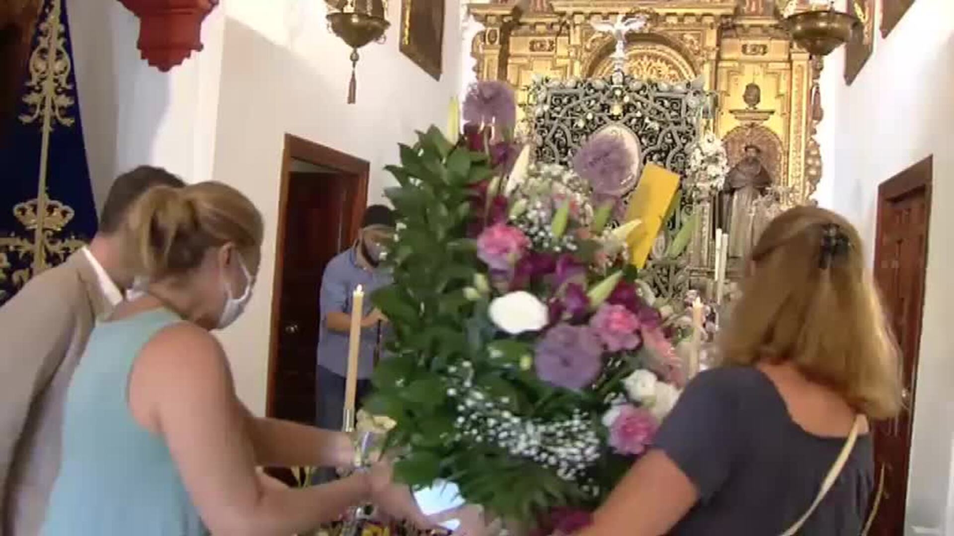 El Rocío se queda sin camino pero mantiene la devoción y la alegría en Sevilla