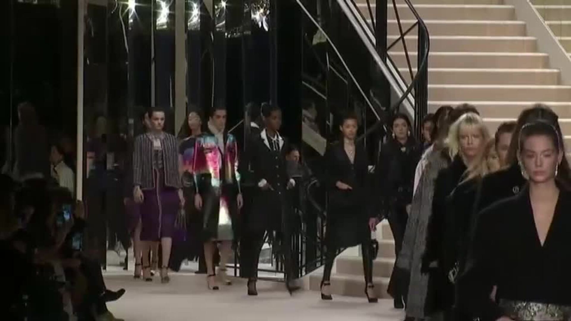 Chanel hace un homenaje a sus orígenes en su último desfile