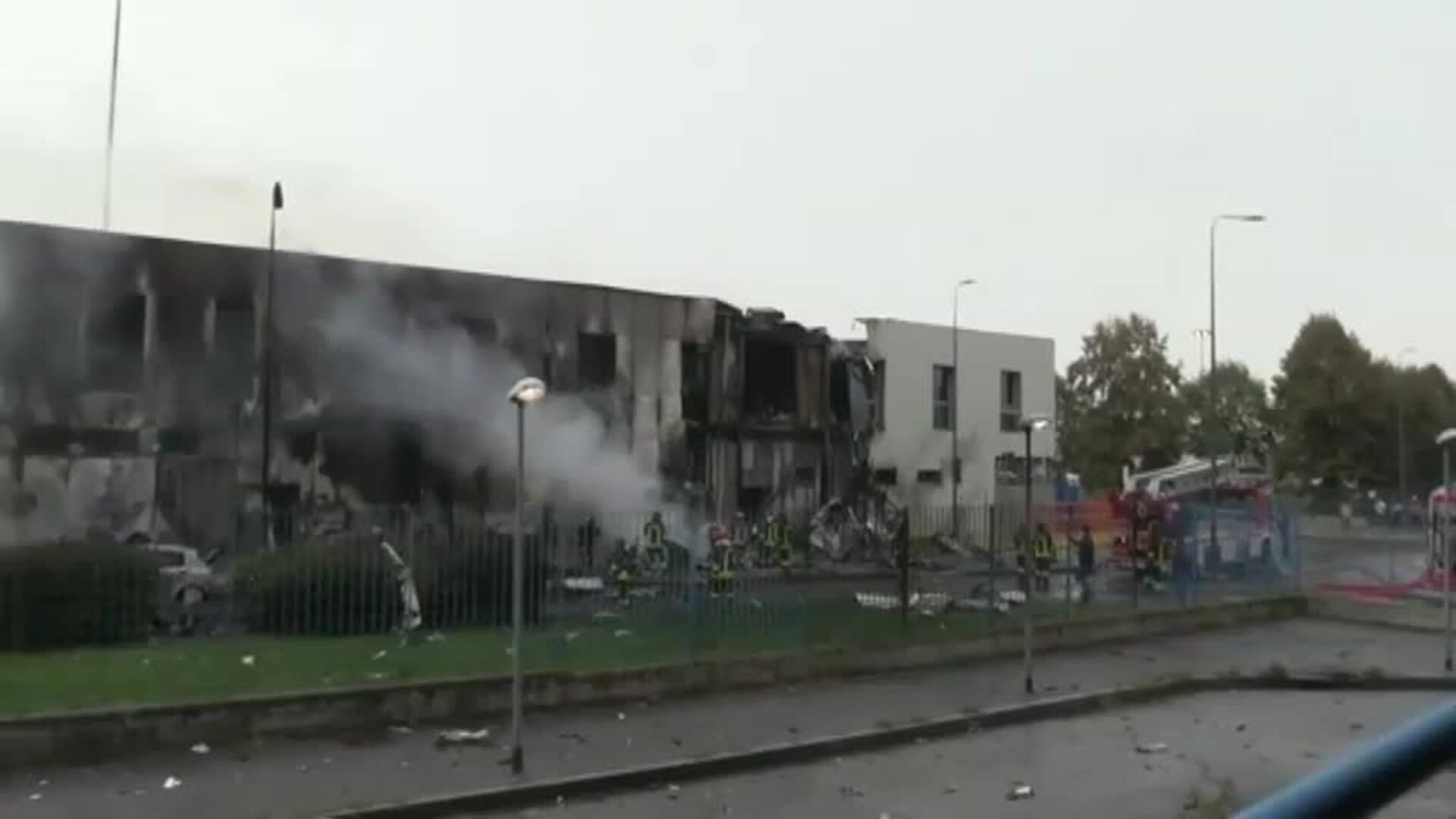 Fallecen ocho personas en un accidente aéreo en las afueras de Milán