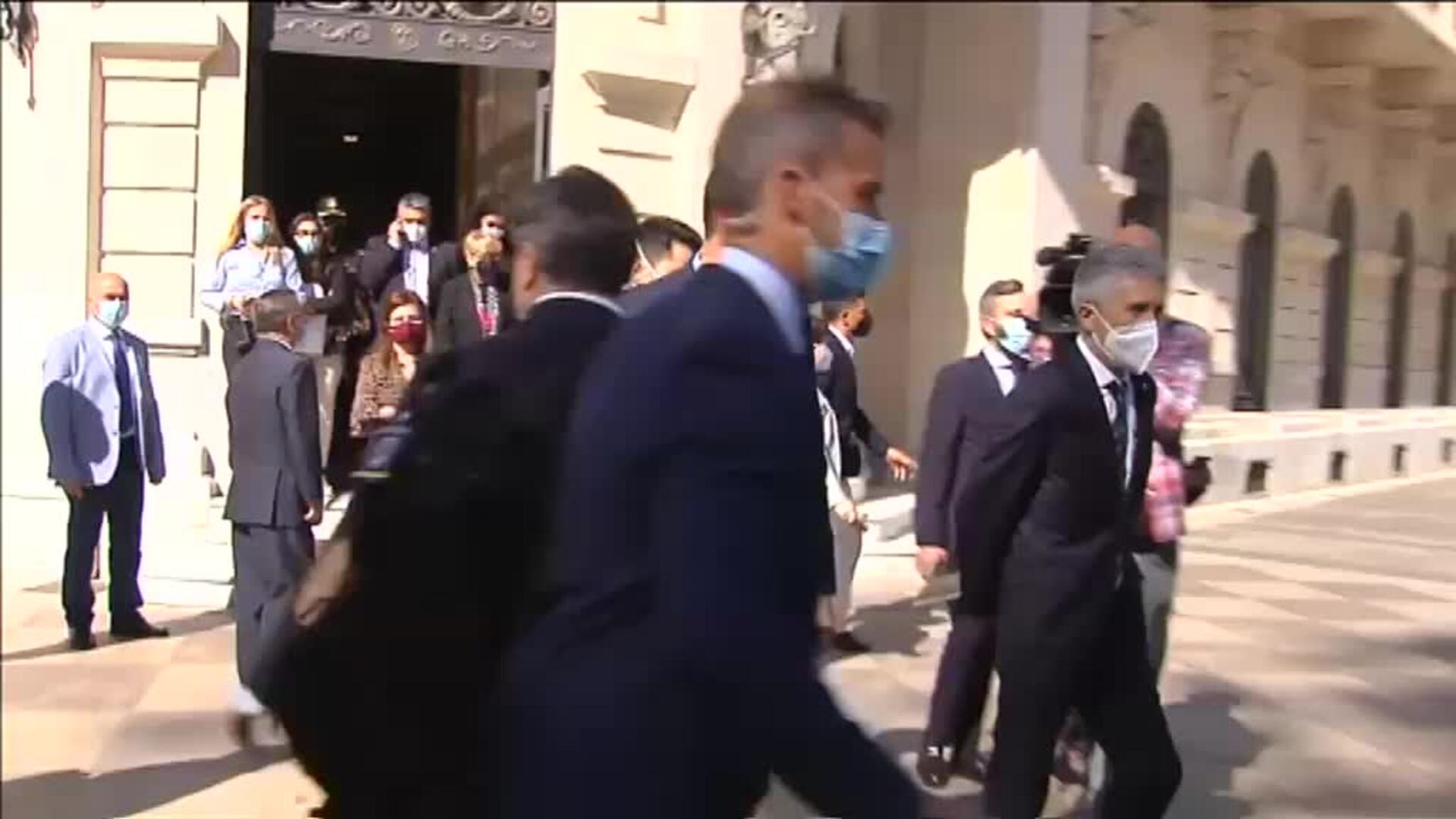 Gritos de &quot;dimisión&quot; y abucheos a Pedro Sánchez a su llegada a Ceuta