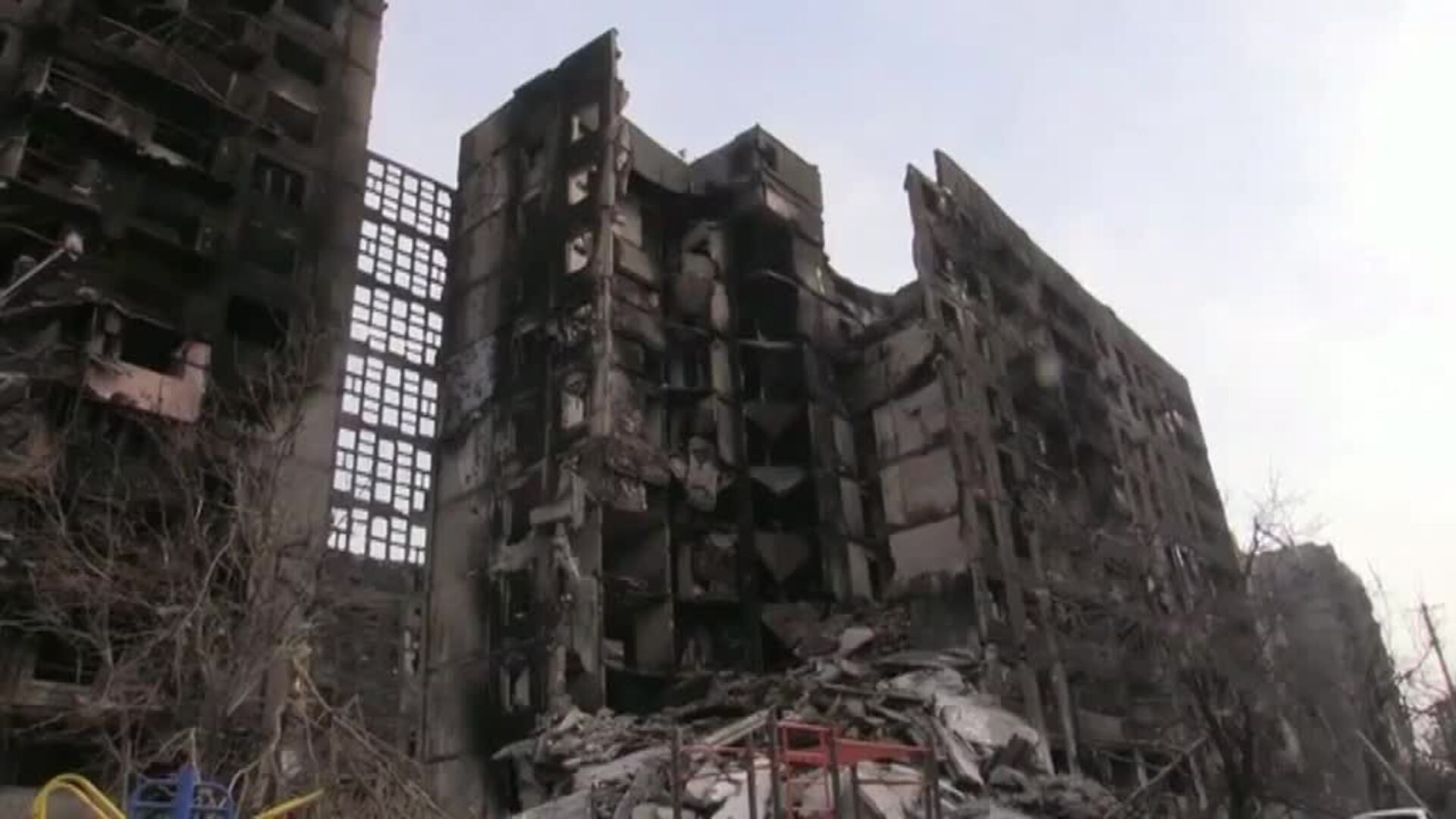 Los supervivientes de Mariupol agonizan escondidos en refugios sin apenas agua ni comida