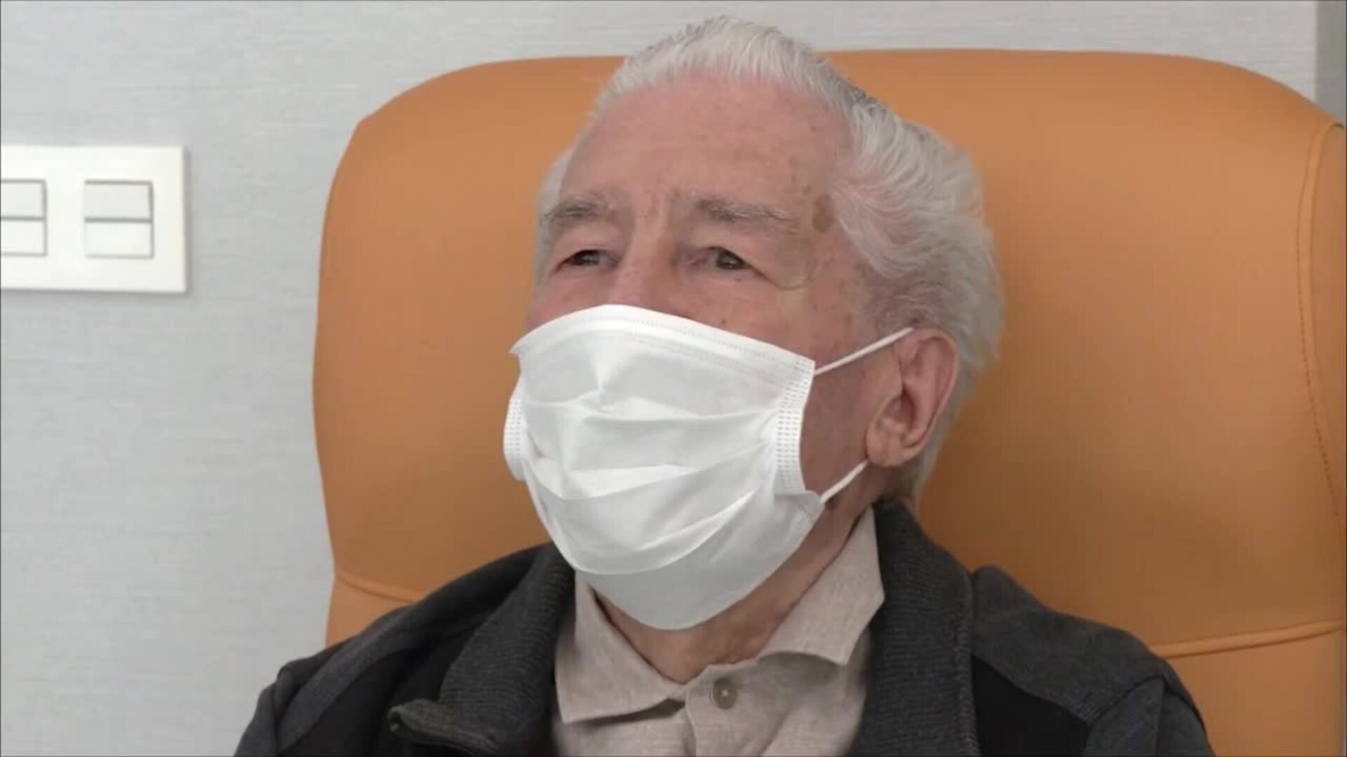 Antonio y Pilar, residentes en Granada, son los primeros vacunados contra el Covid en Andalucía