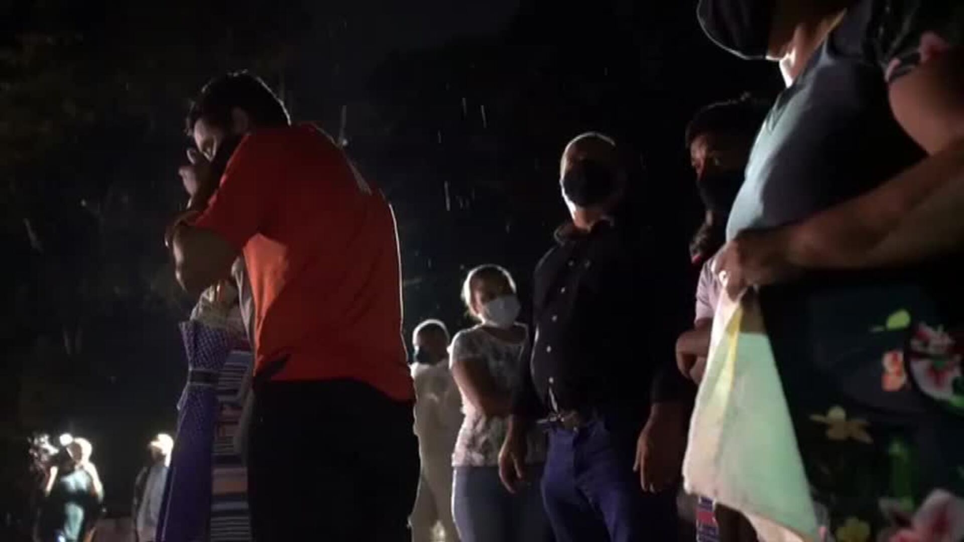 Nuevo récord diario de muertes por covid-19 en Brasil que les obliga a celebrar funerales nocturnos