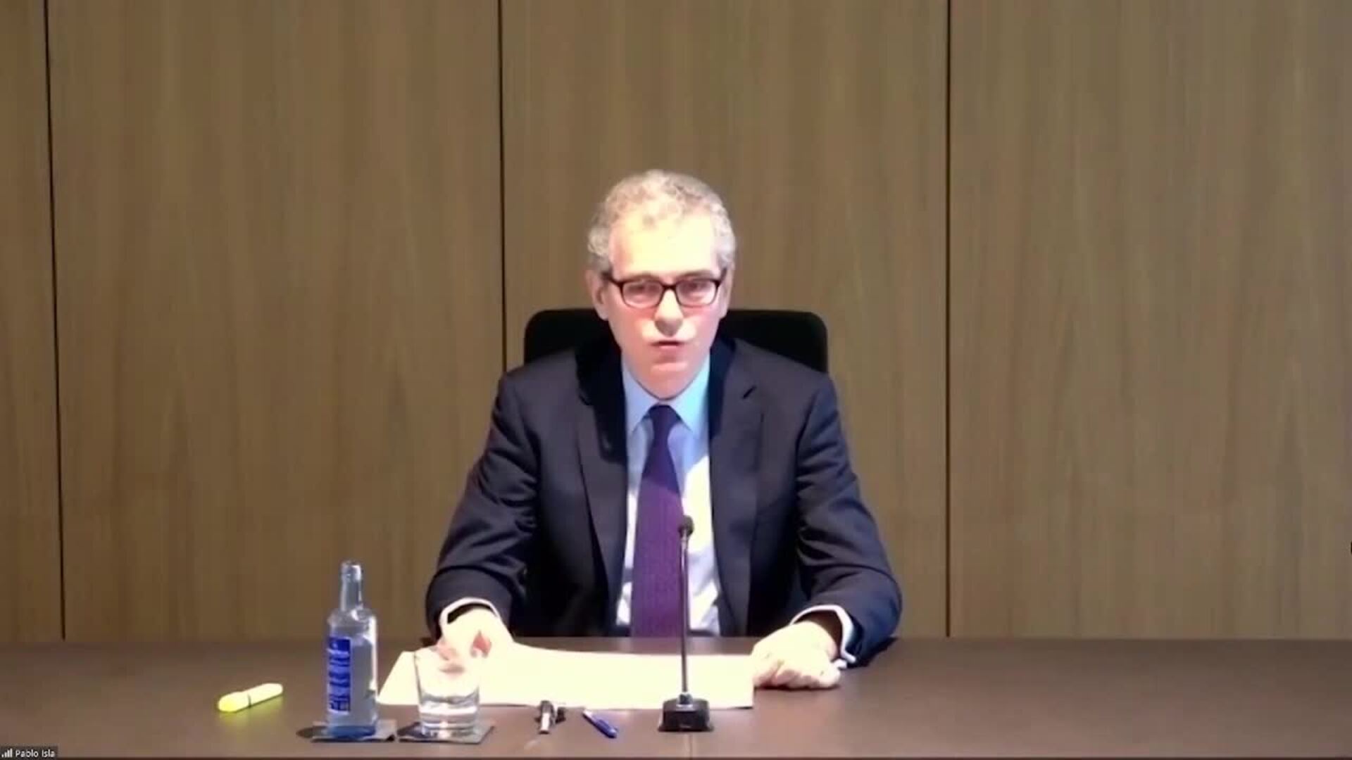 Isla dice que &quot;no hay soluciones mágicas&quot; para afrontar la crisis