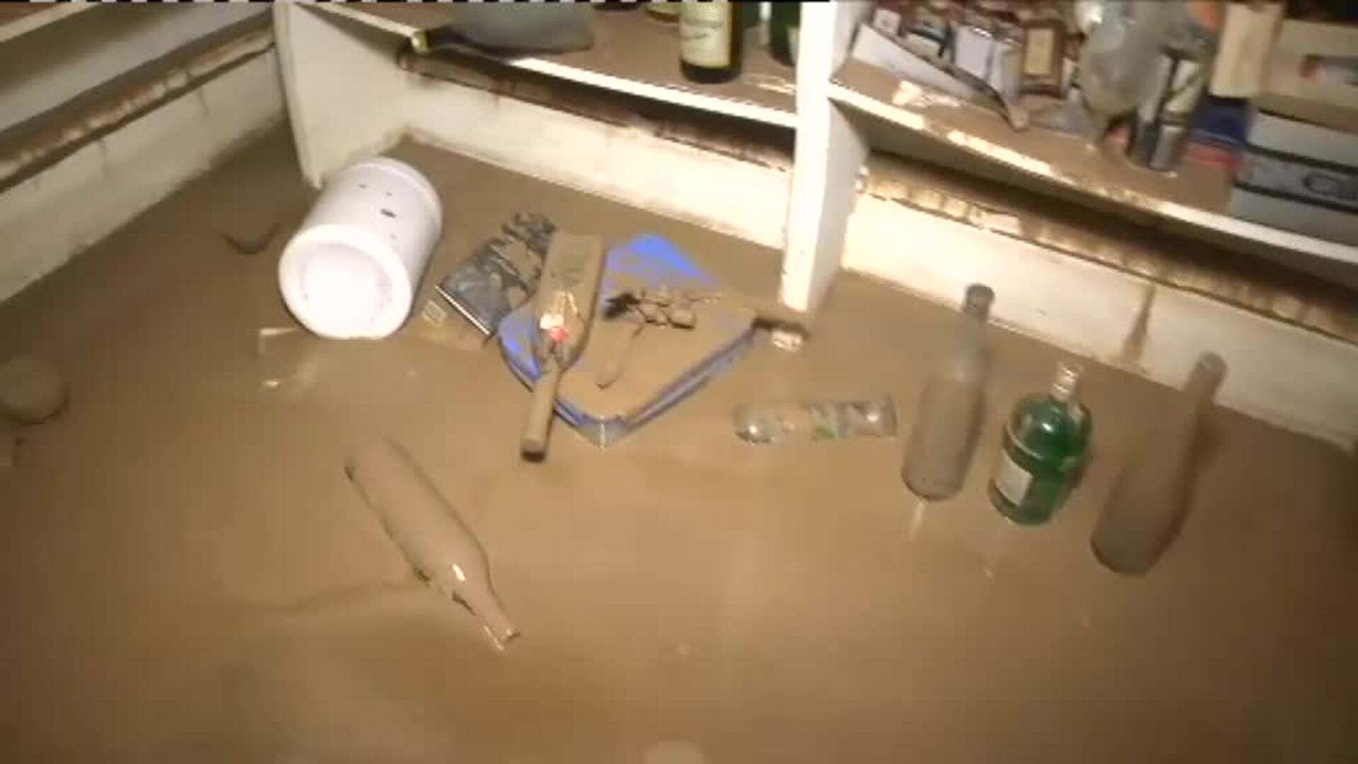 Limpieza entre la desolación en Los Alcázares